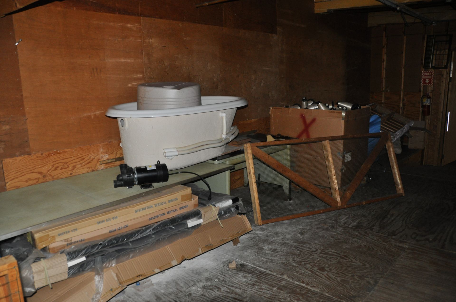 CONTENTS OF UPSTAIRS ROOM AREA: CARPETING, BINS, FURNITURE AND OFFICE PARTITIONS. - Image 5 of 6