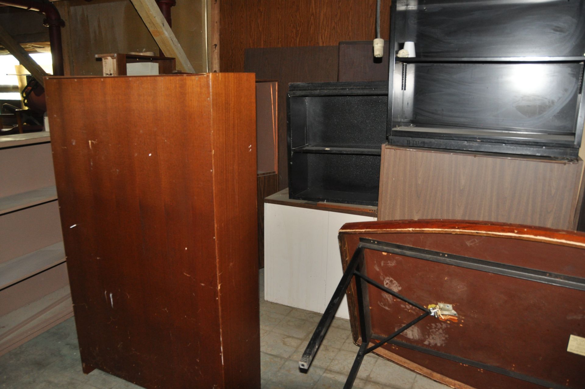 CONTENTS OF RIGHT SIDE UPSTAIRS AREA: FURNITURE, CHAIRS, CABINETS, DESKS, ETC. - Image 2 of 8