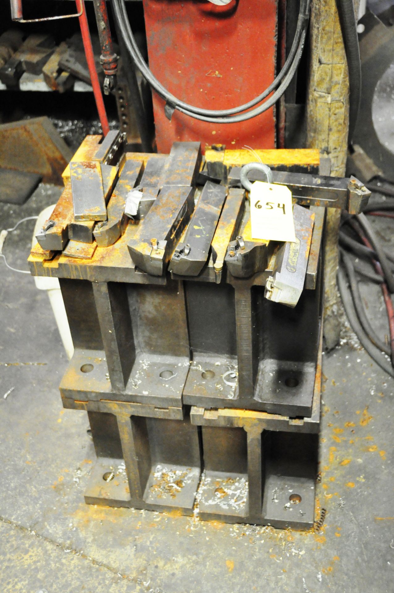 (4) SETUP BLOCKS AND ASSORTED INSERT TYPE TURNING TOOLS.