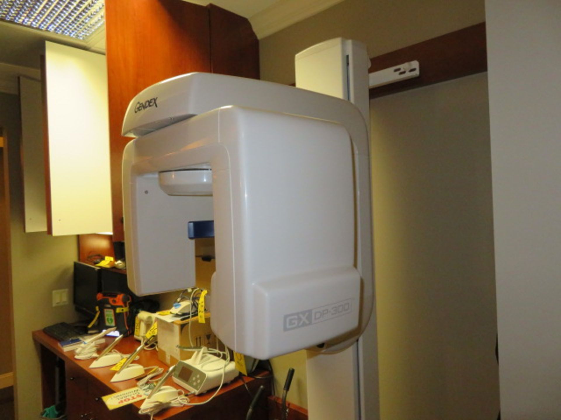 GENDEX GXDP-300 PANORAMIC WALL-MOUNTED XRAY MACHINE W/ONE LEAD APRON... - Image 3 of 4