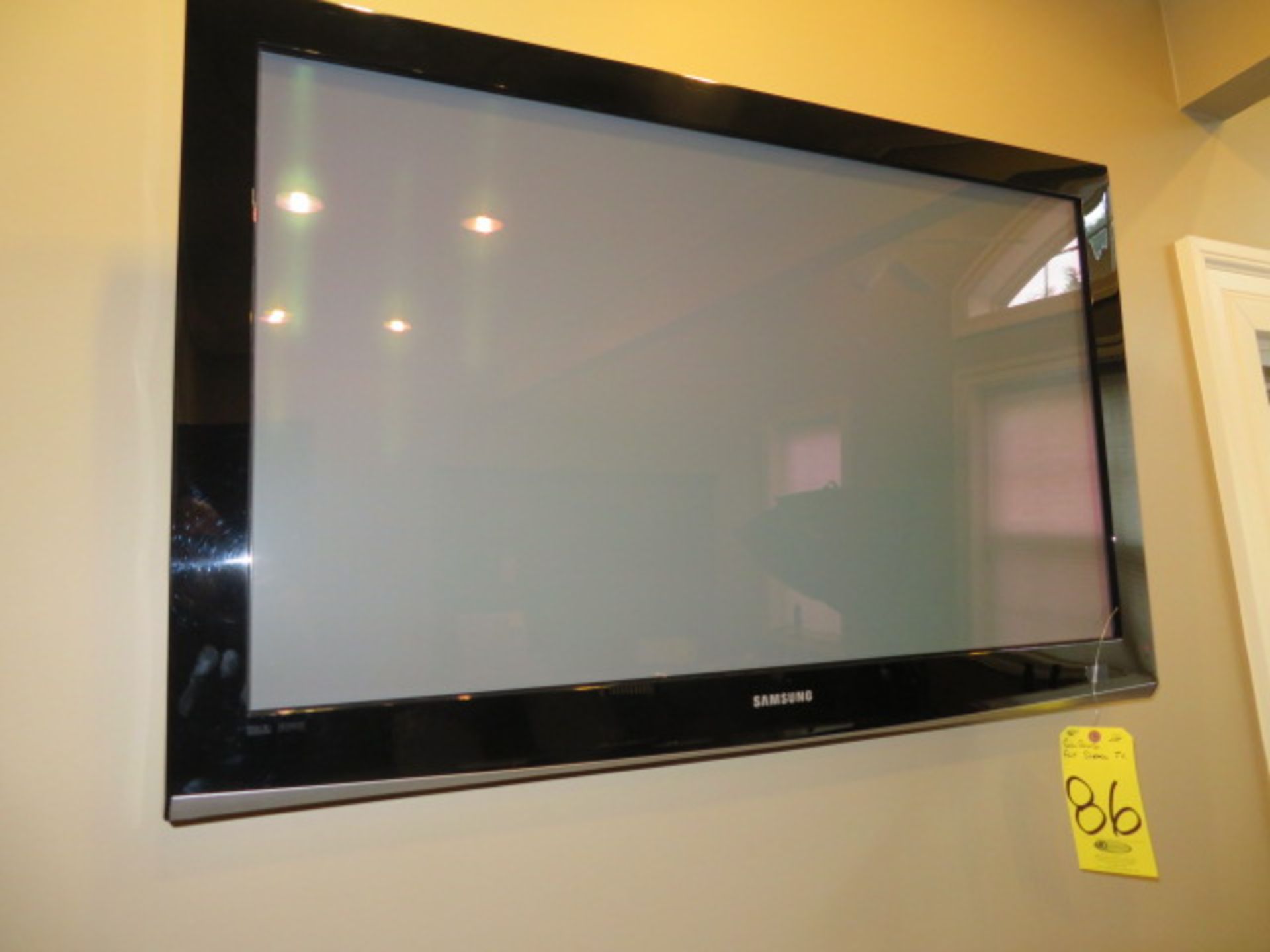 42" SAMSUNG FLATSCREEN TV W/REMOTE