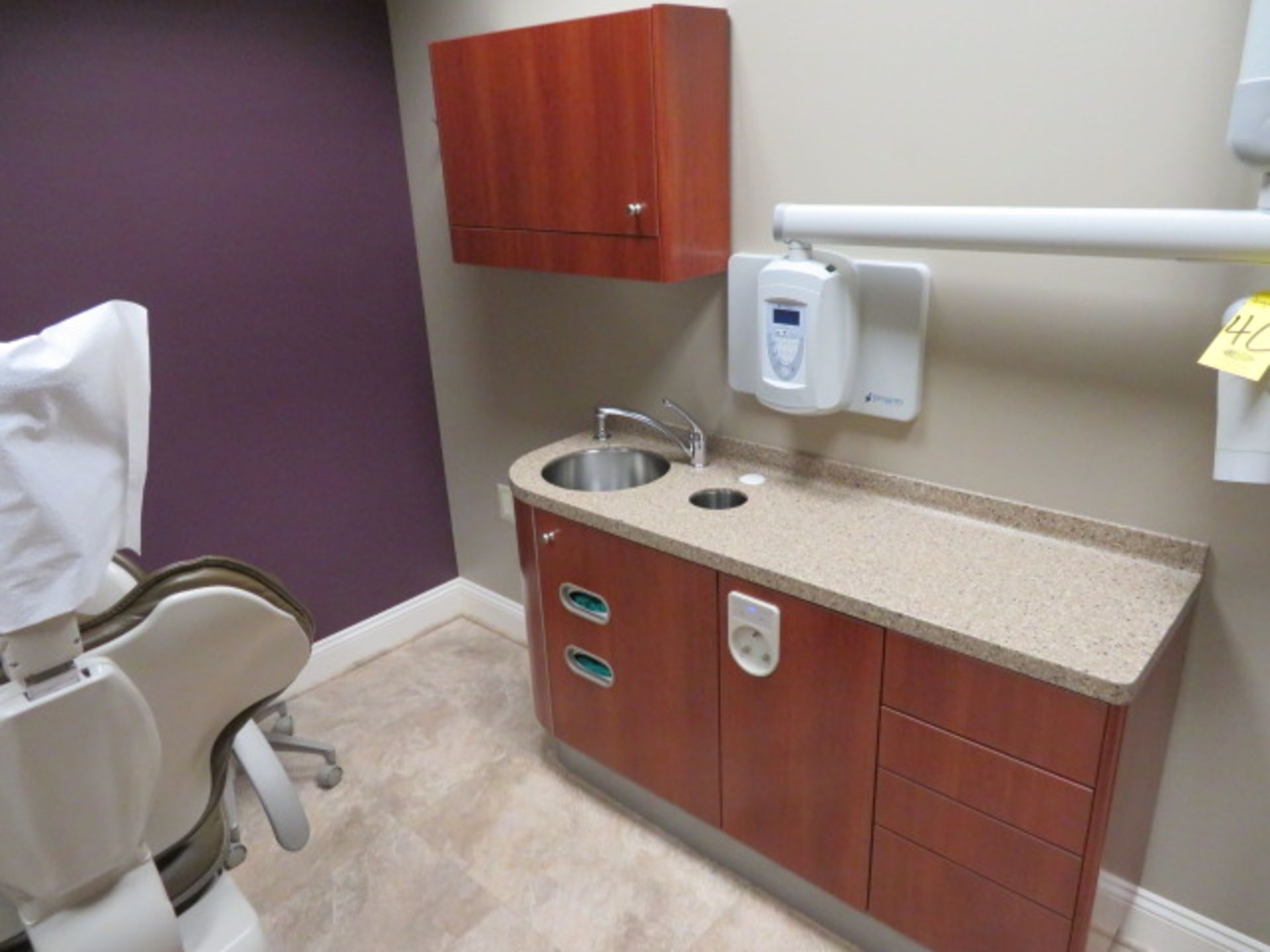 ADEC 511 SERIES DENTAL CHAIR, 541 DUO REAR-DELIVERY UNIT, 5580 CABINET, 5531/5730 SINK W/ CABINET - Image 3 of 4