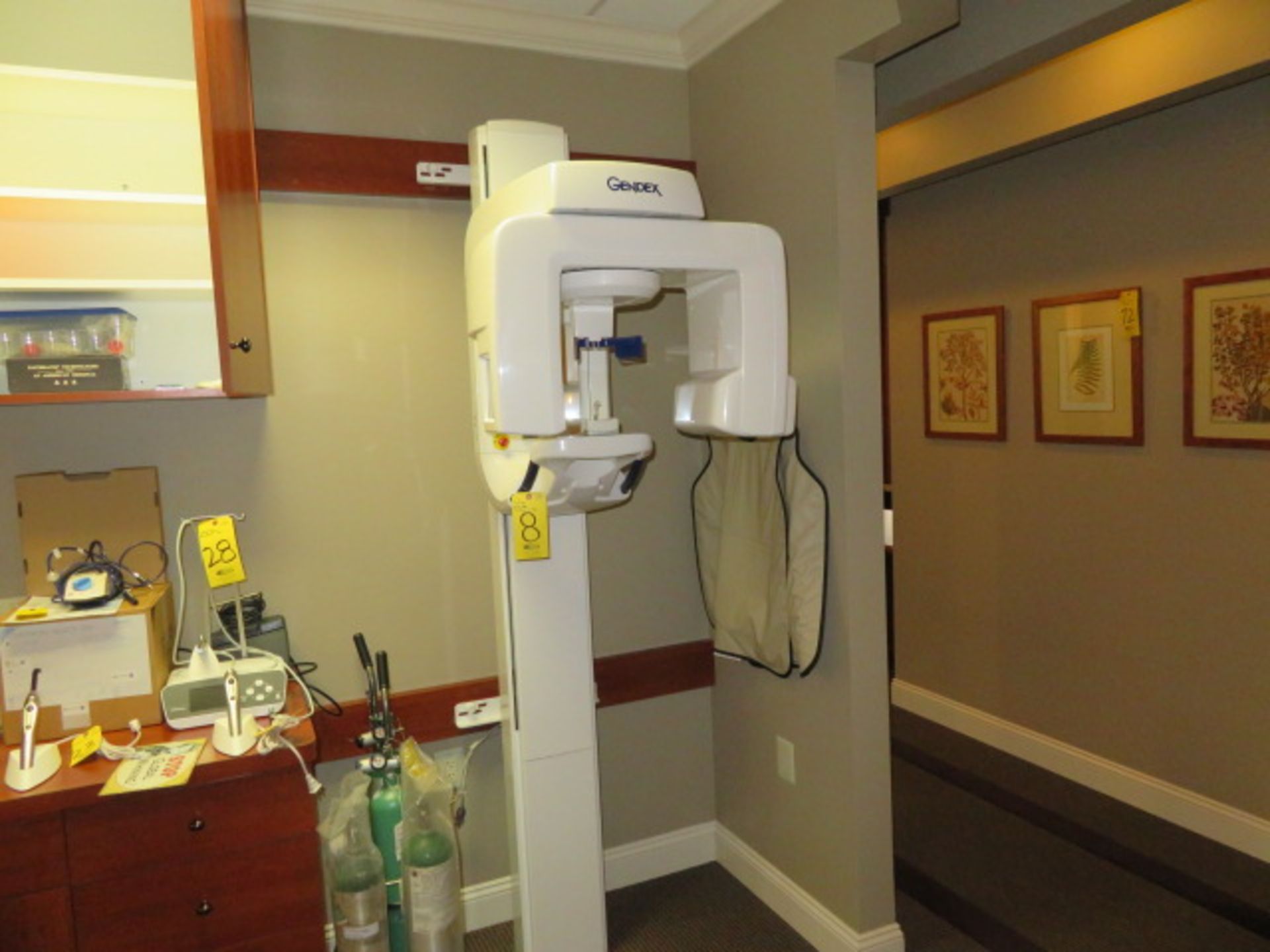 GENDEX GXDP-300 PANORAMIC WALL-MOUNTED XRAY MACHINE W/ONE LEAD APRON...