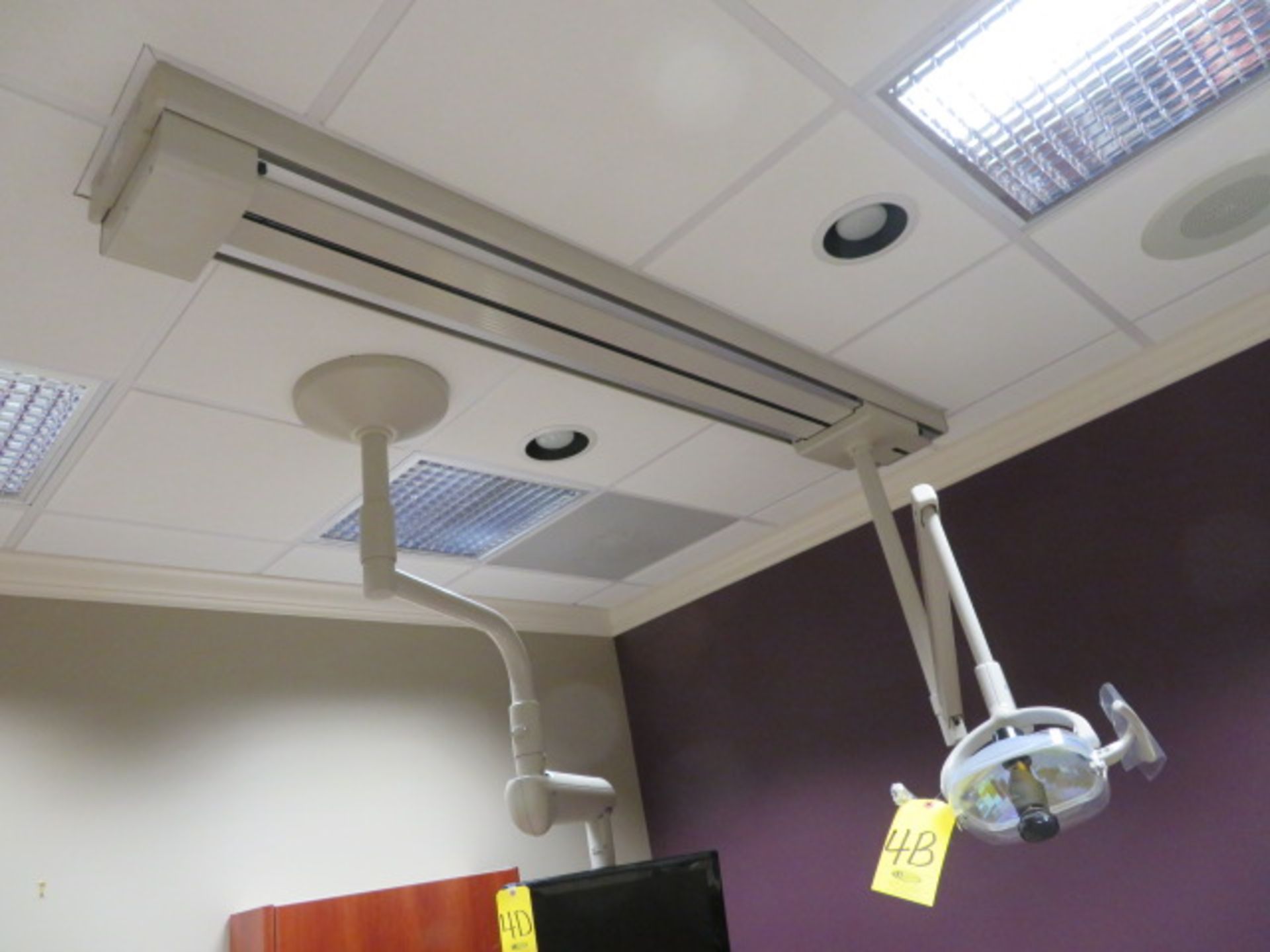 ADEC 6300 CEILING-MOUNTED TRACK LIGHT