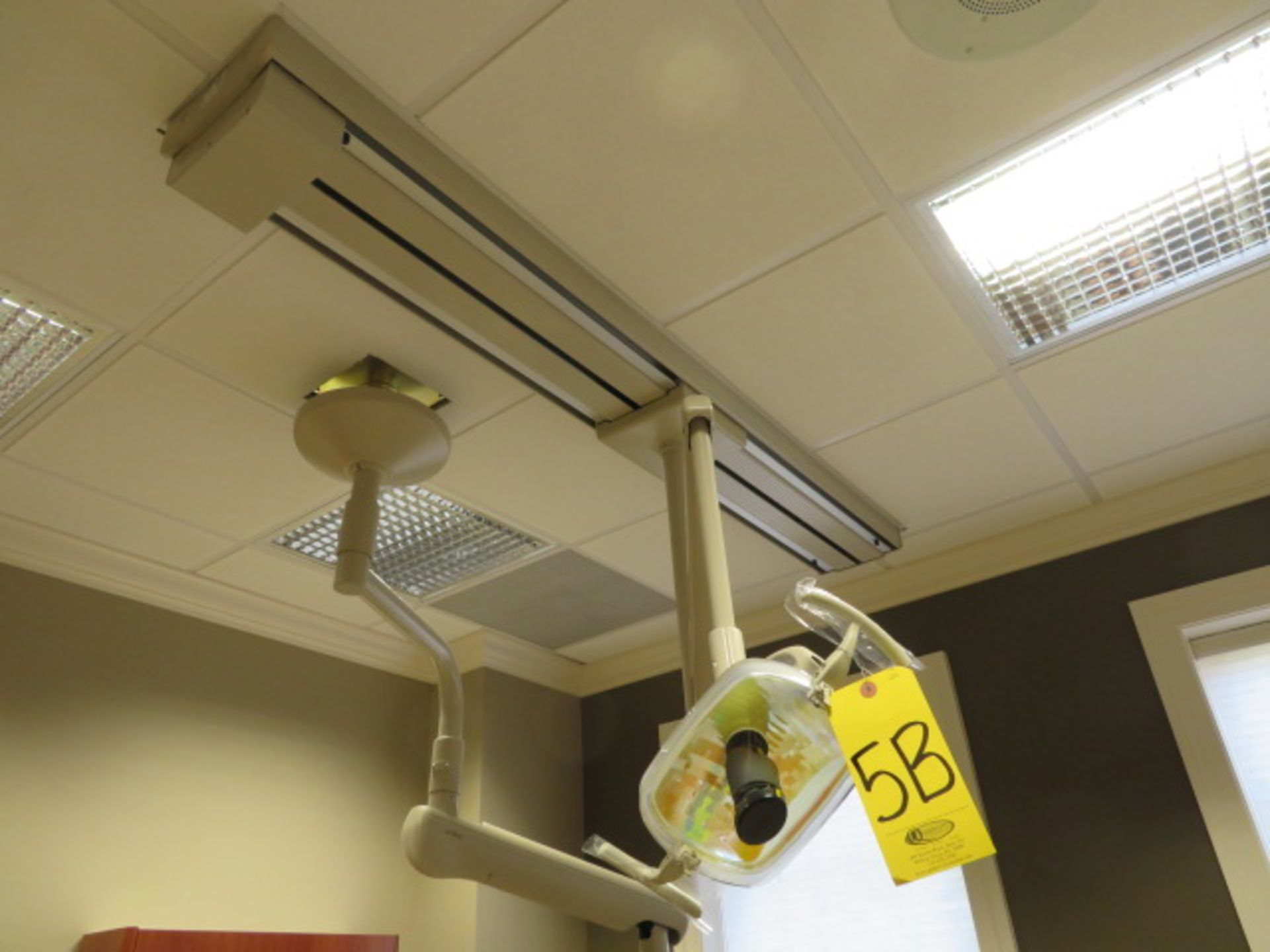 ADEC 6300 CEILING-MOUNTED TRACK LIGHT