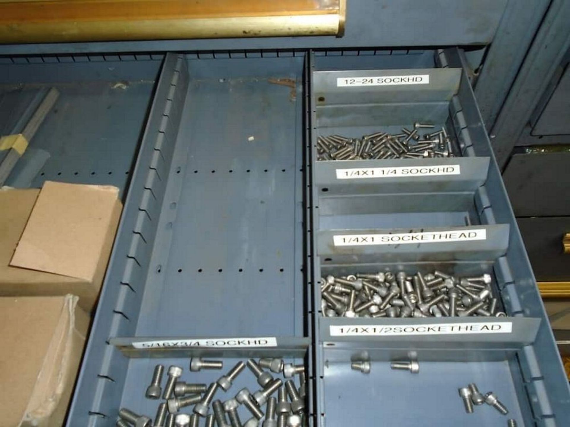 Shelve and contents ( Plastic chain, Glass Line Parts, Bolts, and Chain) - Image 3 of 6