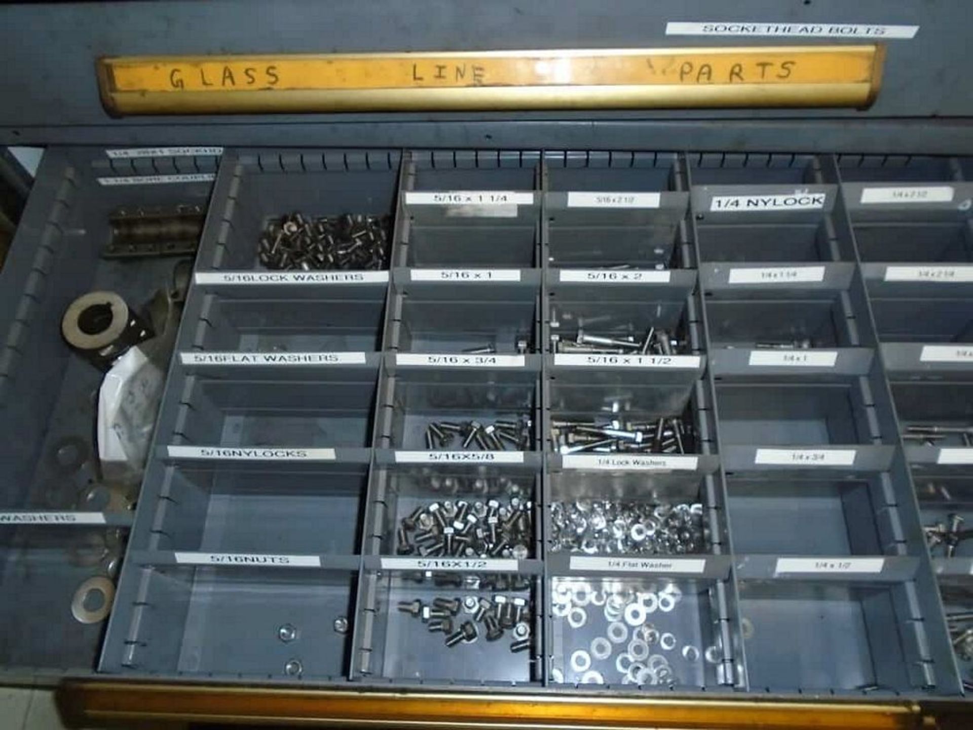 Shelve and contents ( Plastic chain, Glass Line Parts, Bolts, and Chain) - Image 4 of 6