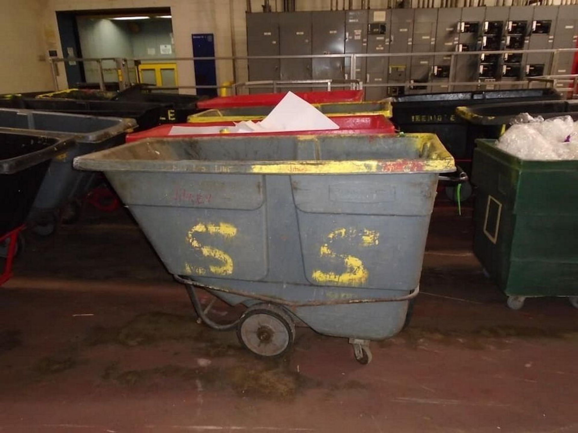 Large Wheeled trash cans - Image 2 of 3