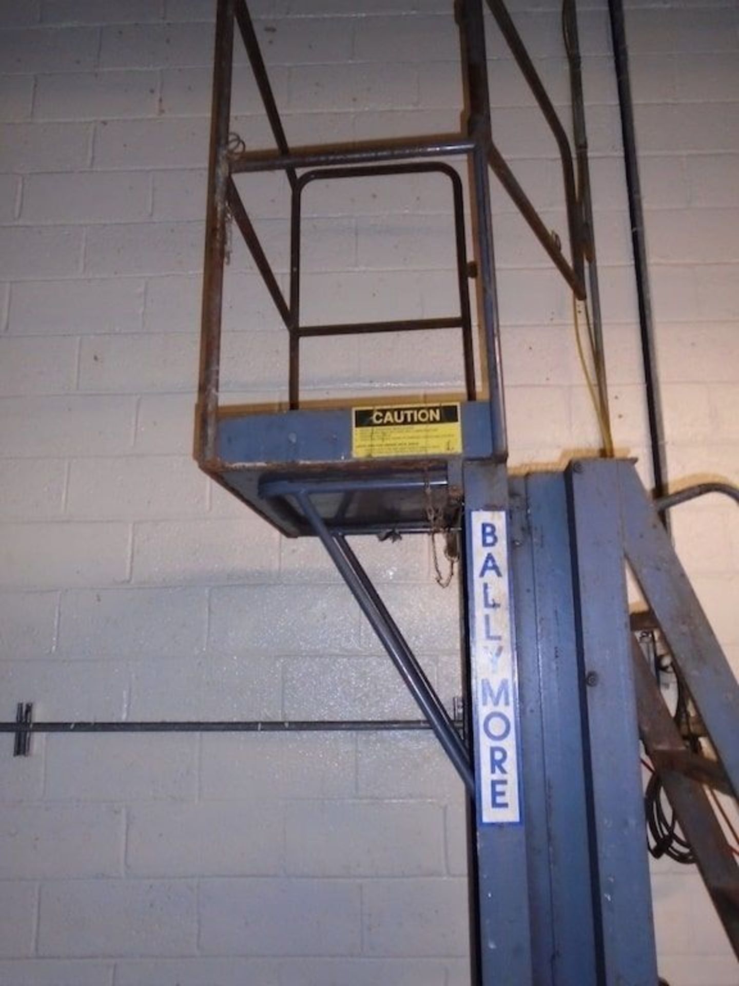 Bally Moore Hyster Hydraulic Ladder ( 300 IBS max Weight) - Image 2 of 4