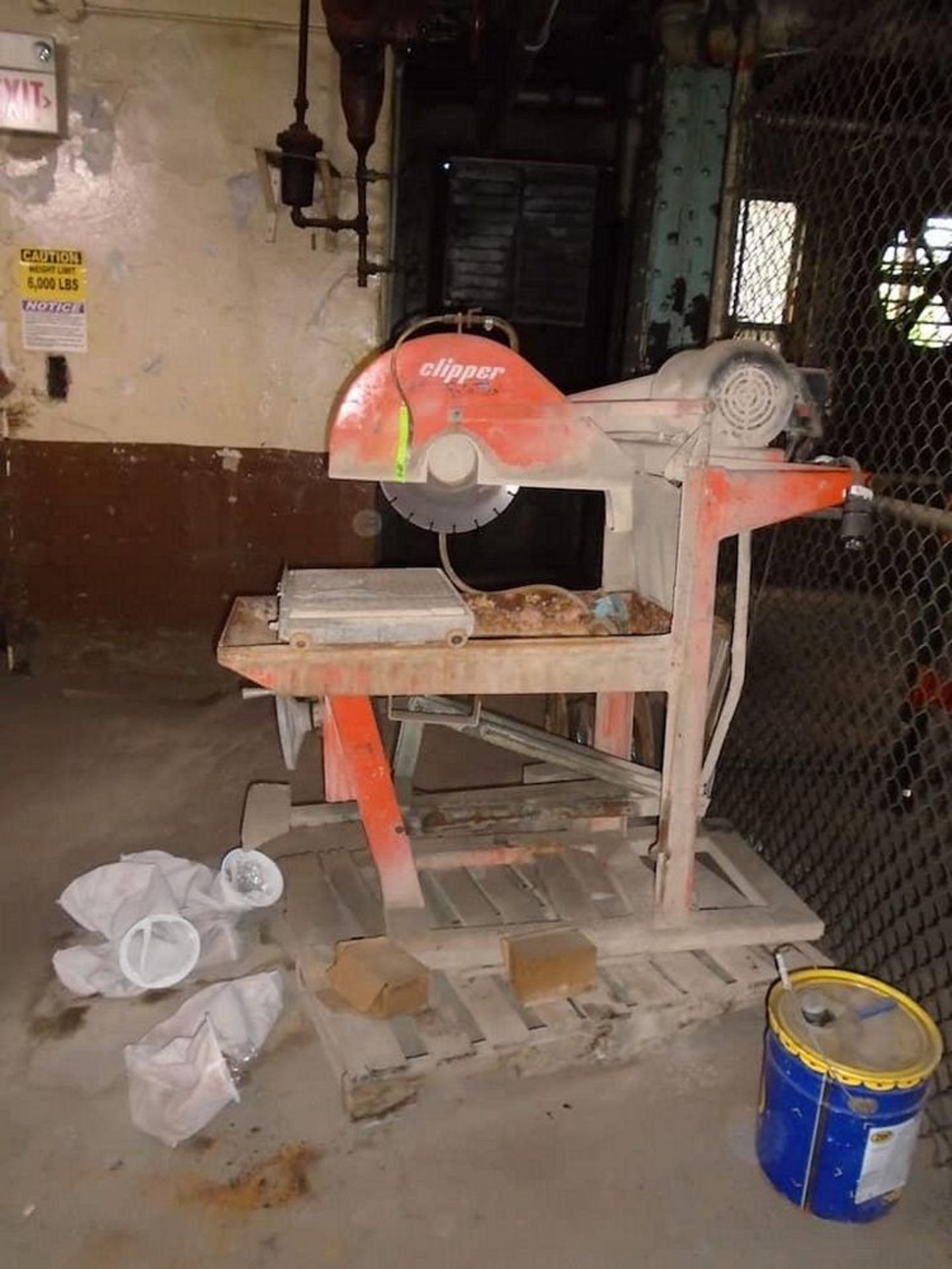 Clipper wet saw and stand