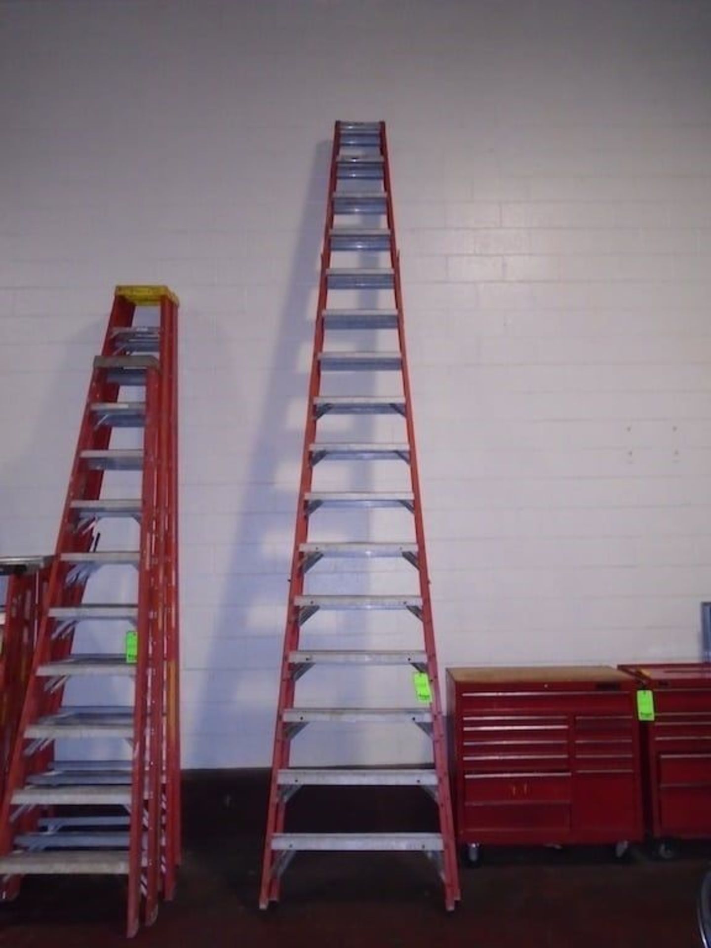 Approx. 18' Trestle Ladder