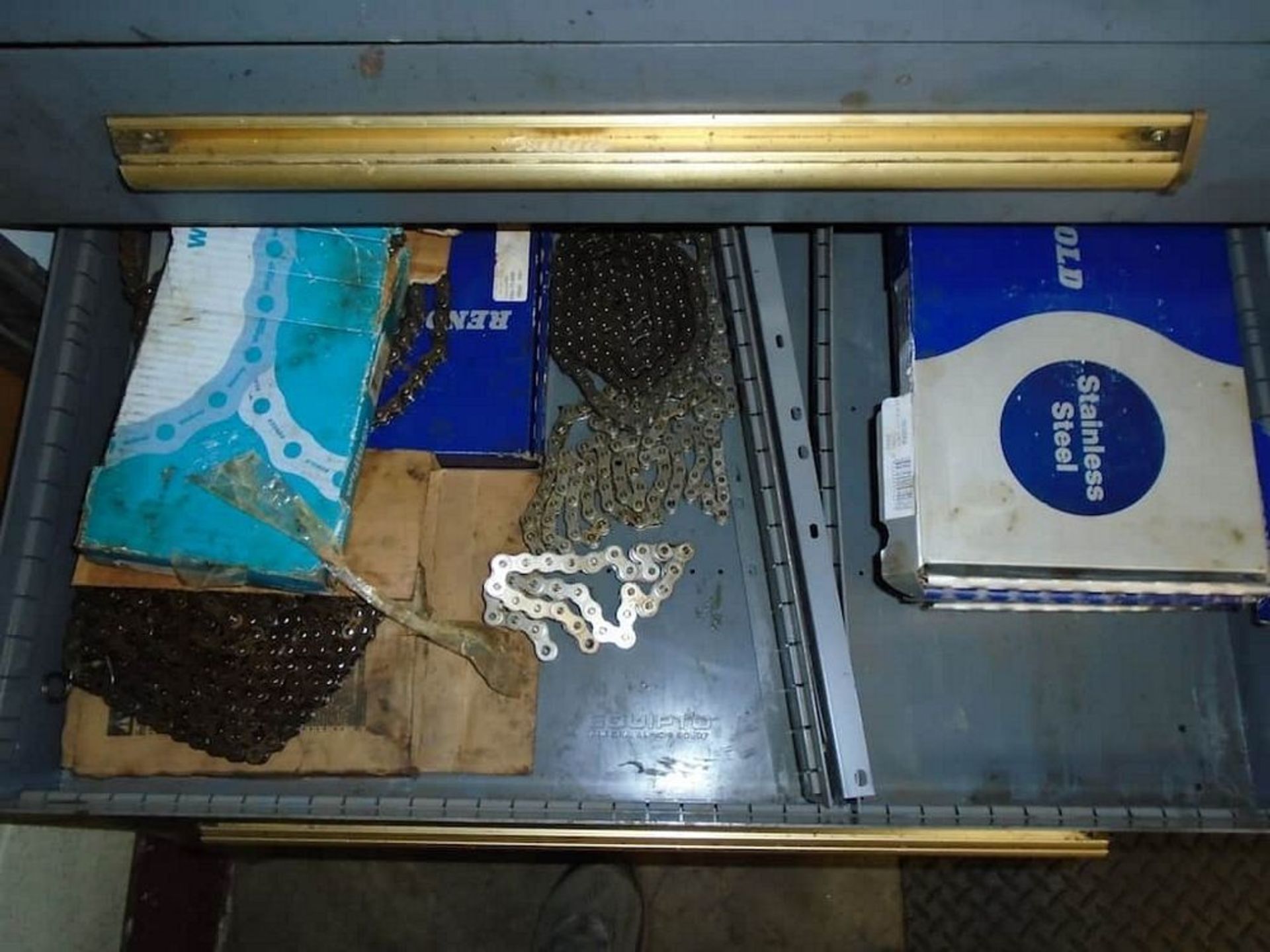 Shelve and contents ( Plastic chain, Glass Line Parts, Bolts, and Chain) - Image 5 of 6