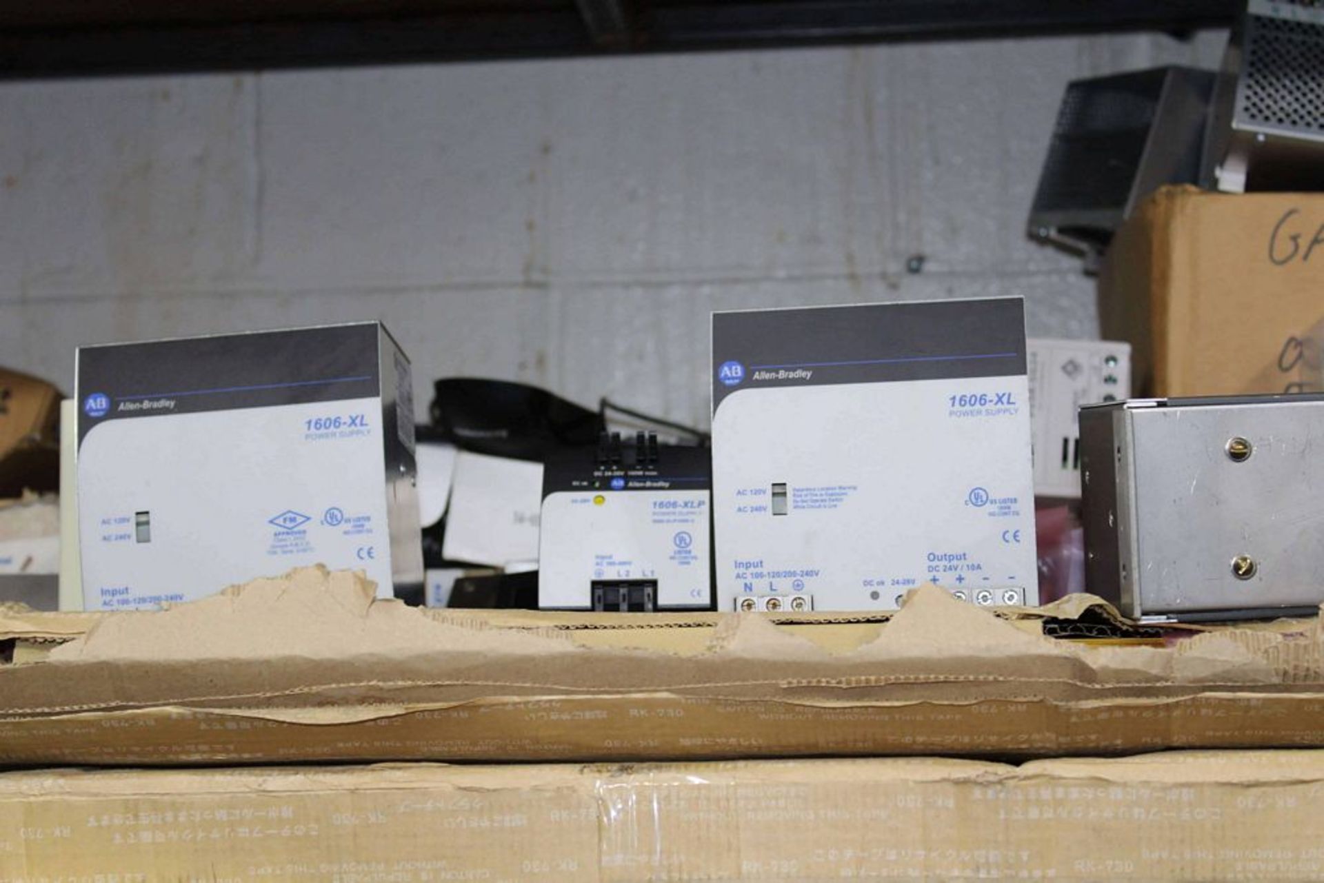 Contents of Shelf ( Assorted Allen Bradley Power Supplies, and Various Electrical Supplies ) - Bild 3 aus 6