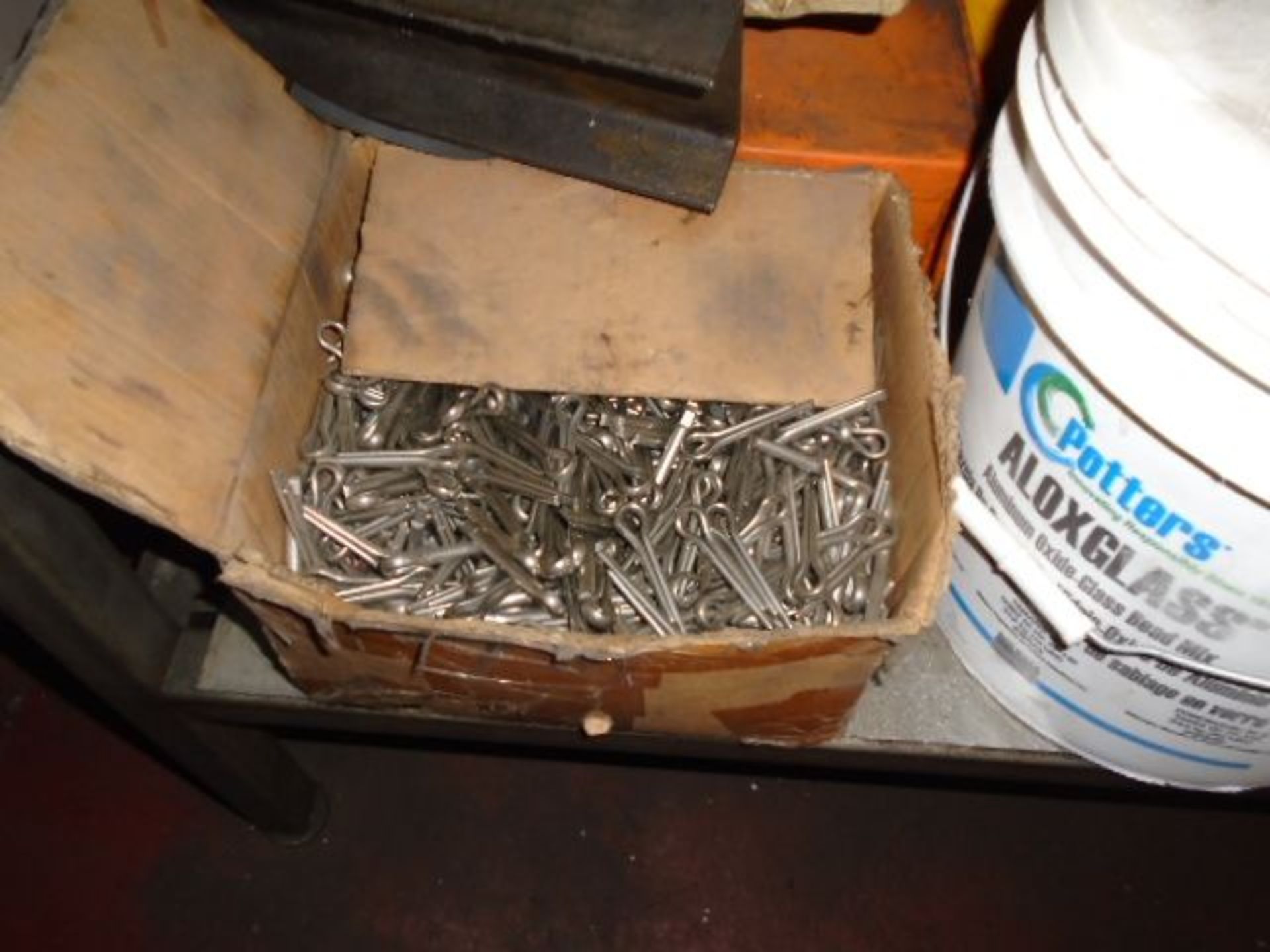 Metal Work Table and Contents ( Vise, Grease Gun, and Assorted Other Parts ) - Image 3 of 8