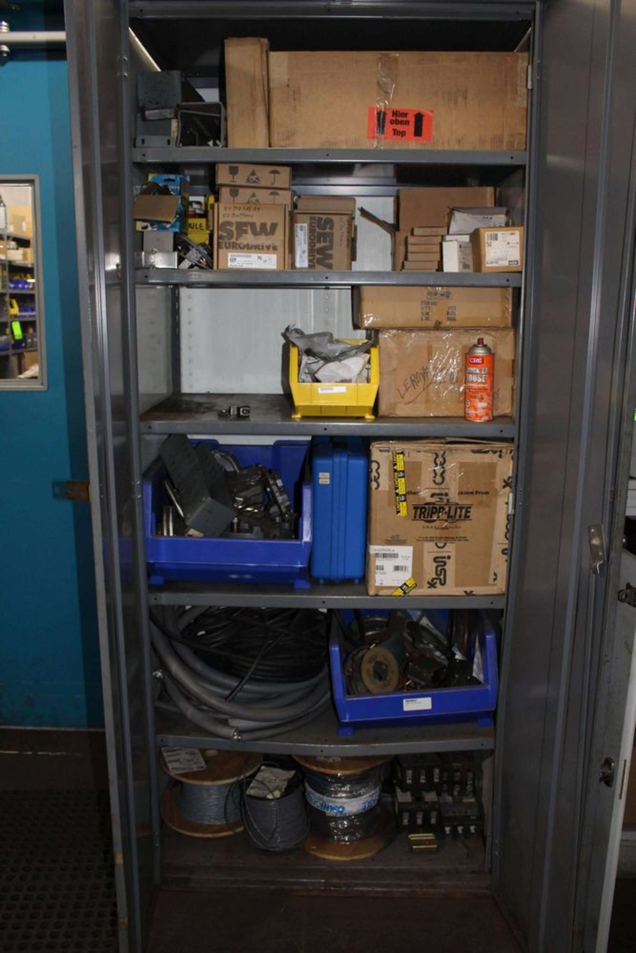 2 Cabinets and Locker with Contents ( Assorted Electrical Equipment) - Bild 5 aus 6