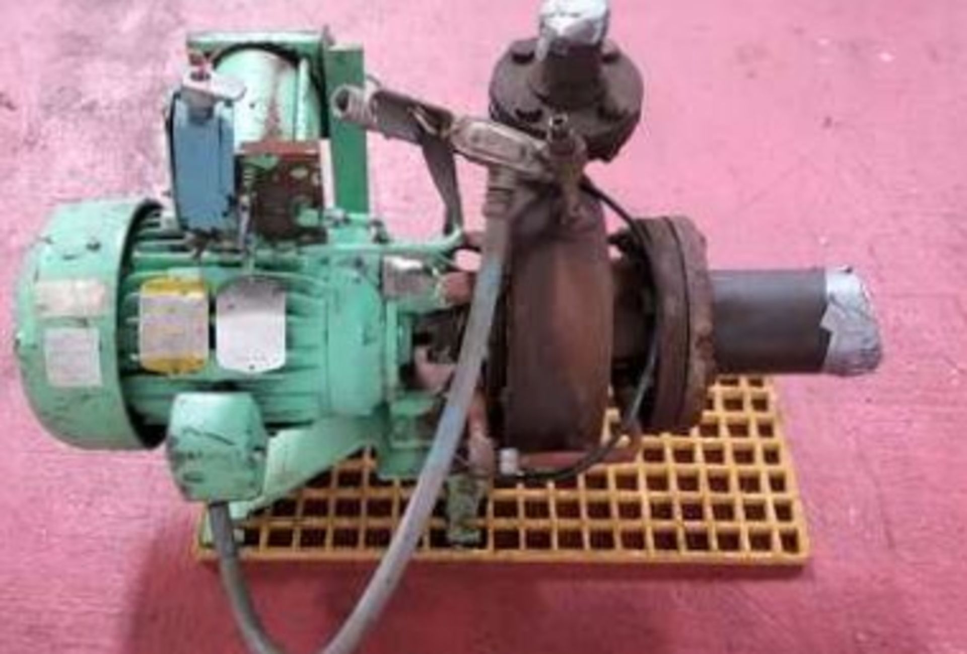 Cornell ammonia pump Mdl: 2CB-5-7. 4 x 2. 3hp 230/460V motor. Green. Rated 100gpm. Offered AS IS FOB - Image 2 of 3