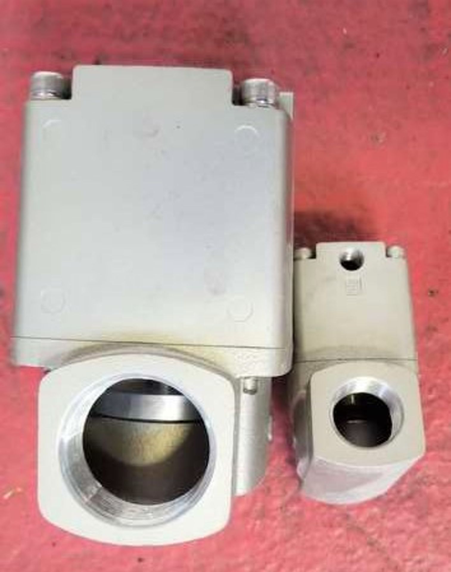 Lot of 2) SMC Process Valves. Two new SMC Process valves. Aluminum body. One is Mdl 20. One Mdl - Image 2 of 3