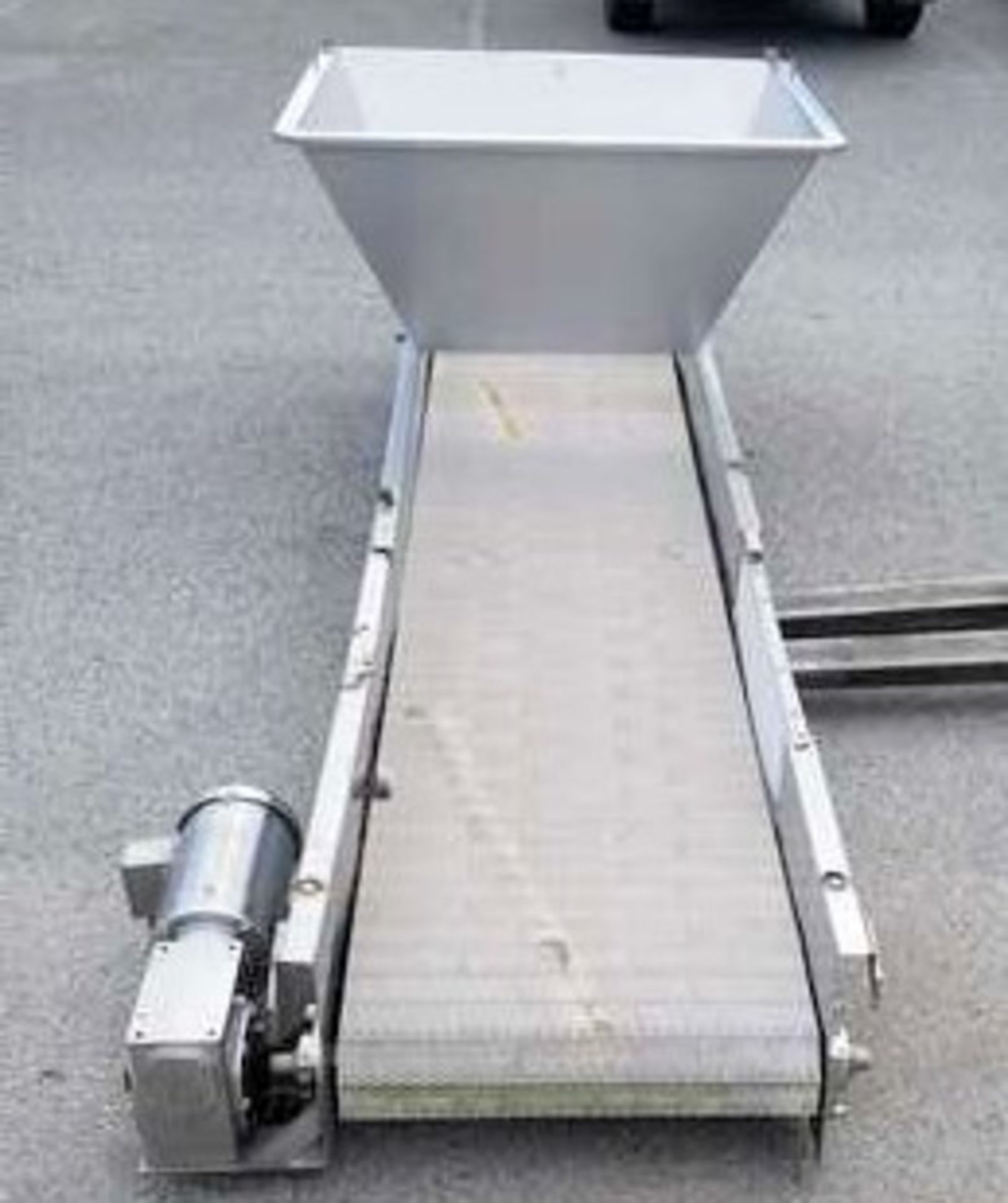 Flat UHMW belt S/S Conveyor with Hopper. 10'L x 24"W belt. Hopper is 17" in from infeed end. Product - Image 2 of 4