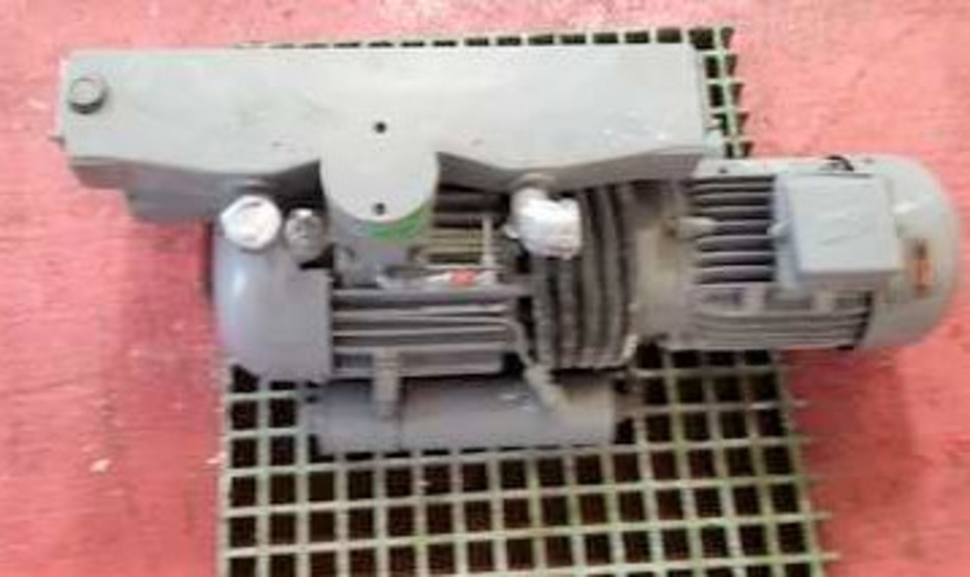 Busch RAO 100 Vacuum pump. Pulls and holds 27" vacuum. Mdl: RAO 0100 B 523. S/N: 362529/CCZZ/K1. - Image 2 of 3