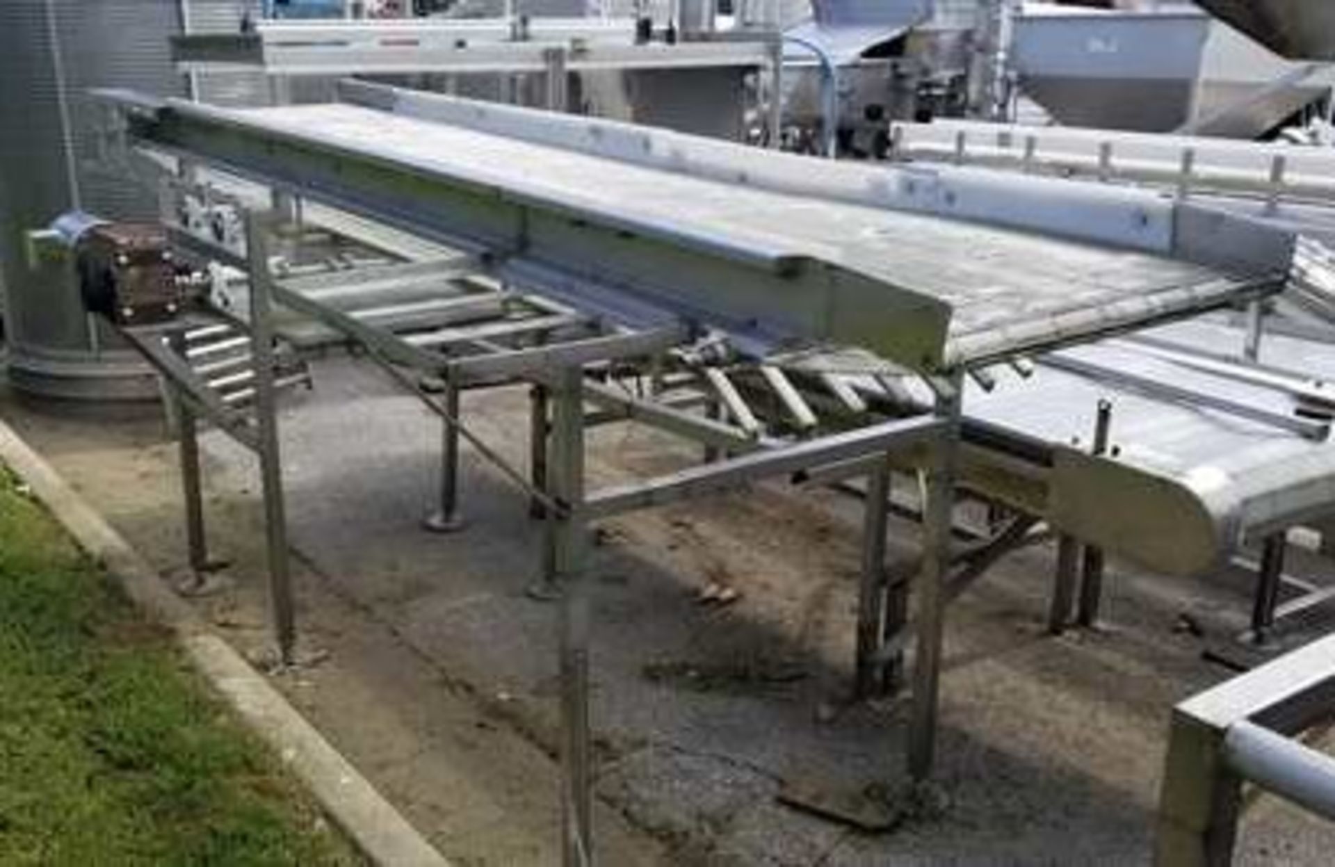 11'4"L x 26" Wide Wire Belt Transfer Conveyor. Extra HD wire belting for extra load carrying