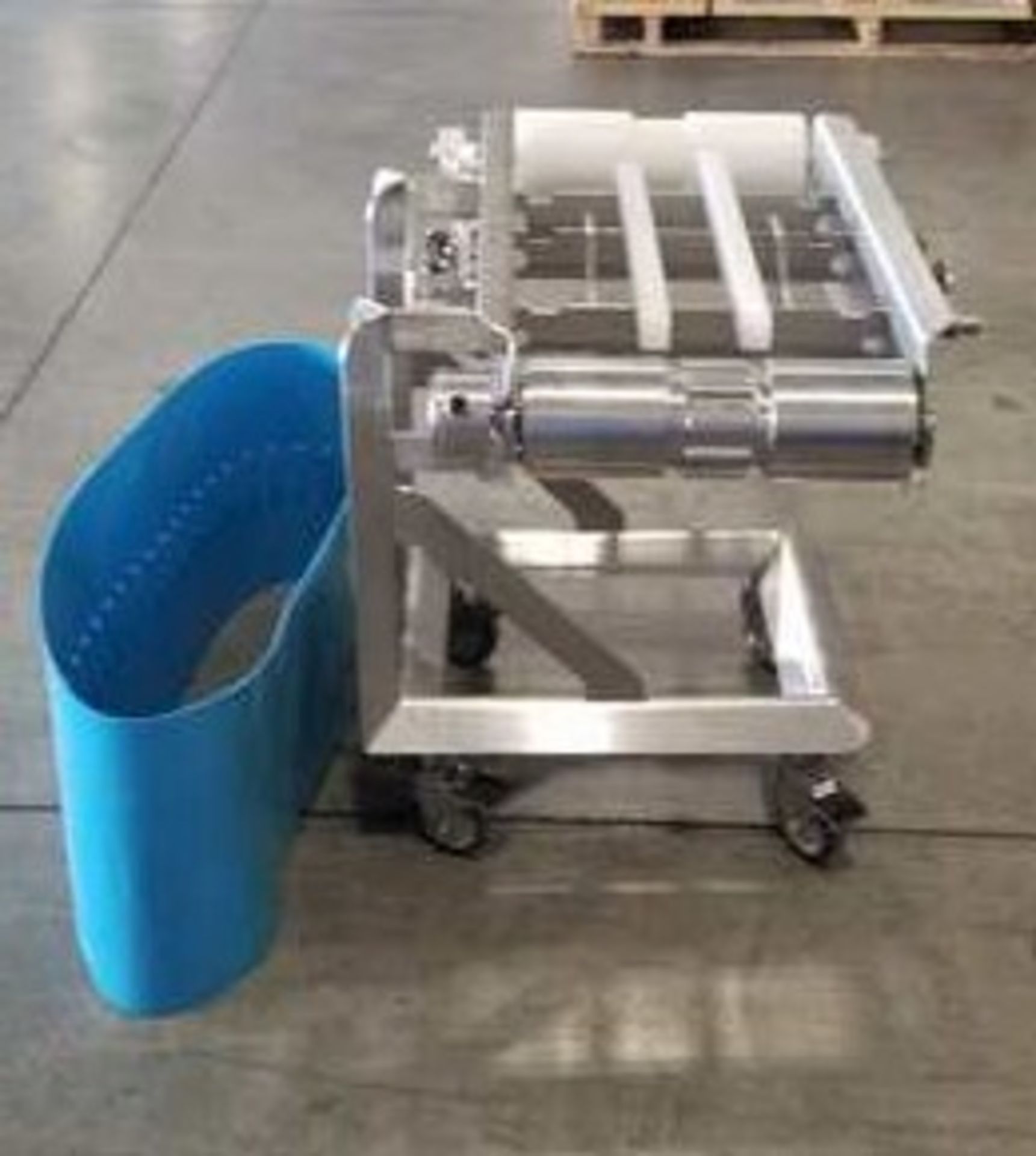 36"L x 16"W Conveyor. Drum drive is 208-230/460 v 3ph. On locking castors. 28" to top of belt. Angle - Image 3 of 3