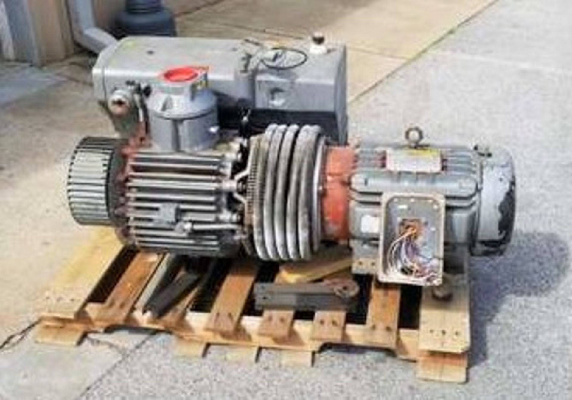 Busch RAO 400 Vacuum Pump. Reconditioned 15 HP motor. Pump is in process of being reconditioned. - Image 2 of 4