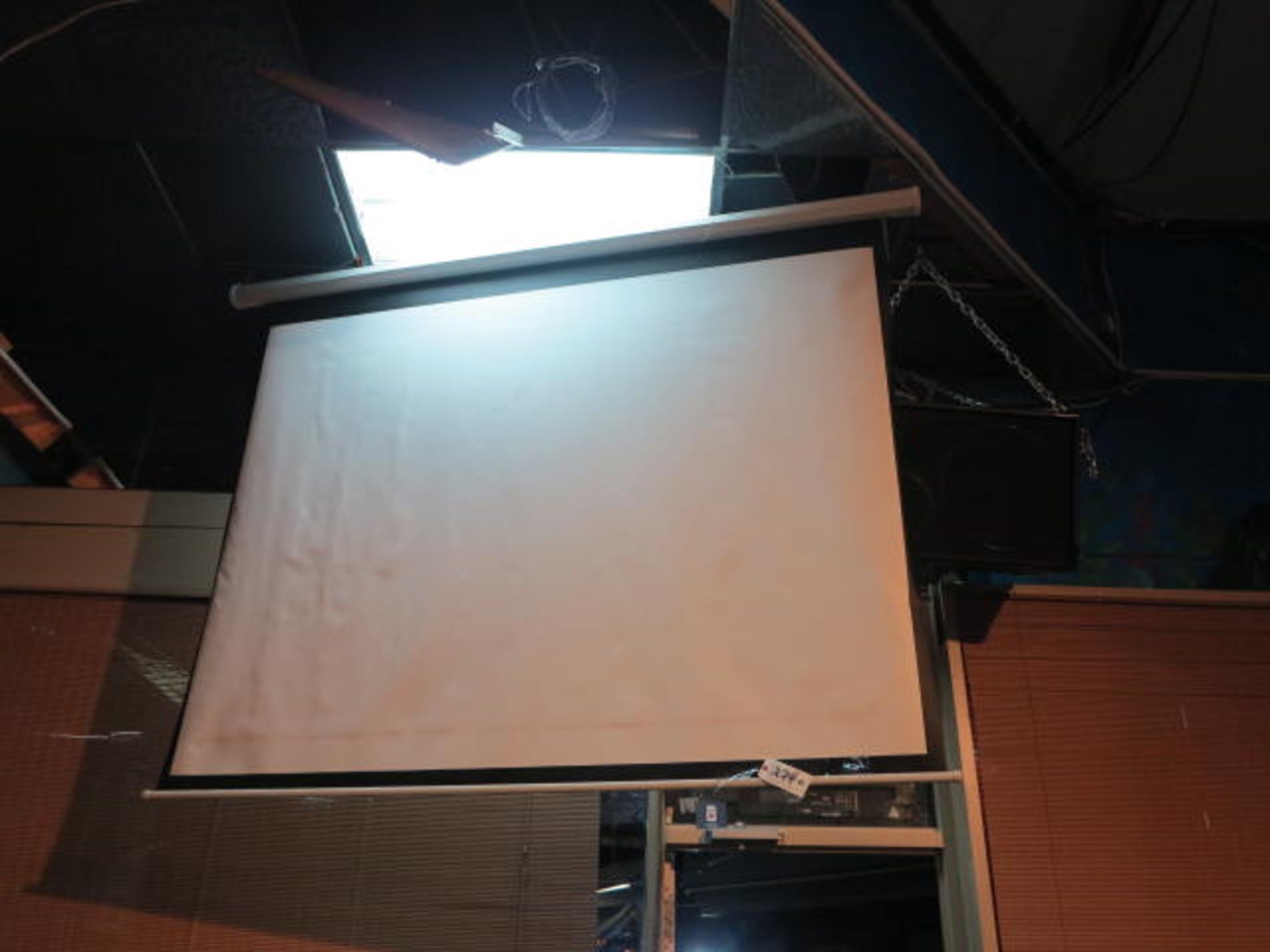 7' Retractable Projector Screen