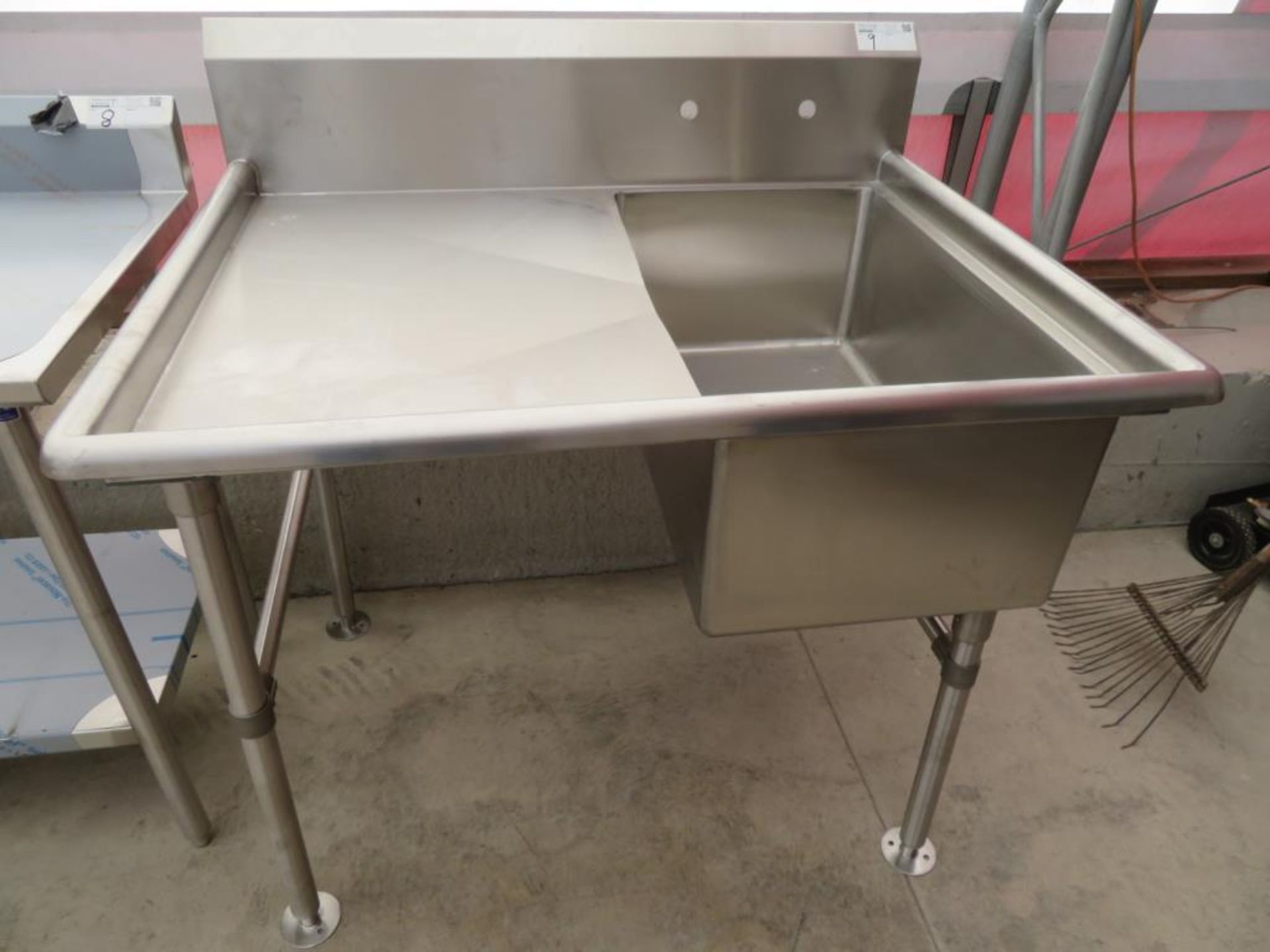 1 compartment sink, 1-18"x30" bowl with lever waste bracket with 24" drainboard left