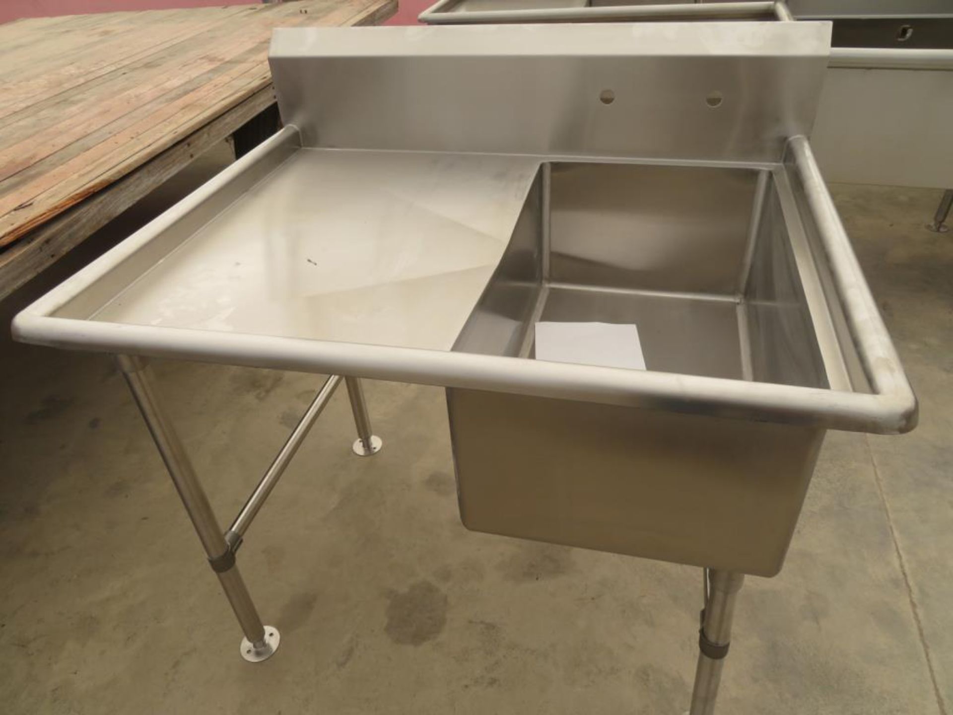 1 compartment sink, 1-18"x30"bowl with lever waste bracket with 24' drainboard left