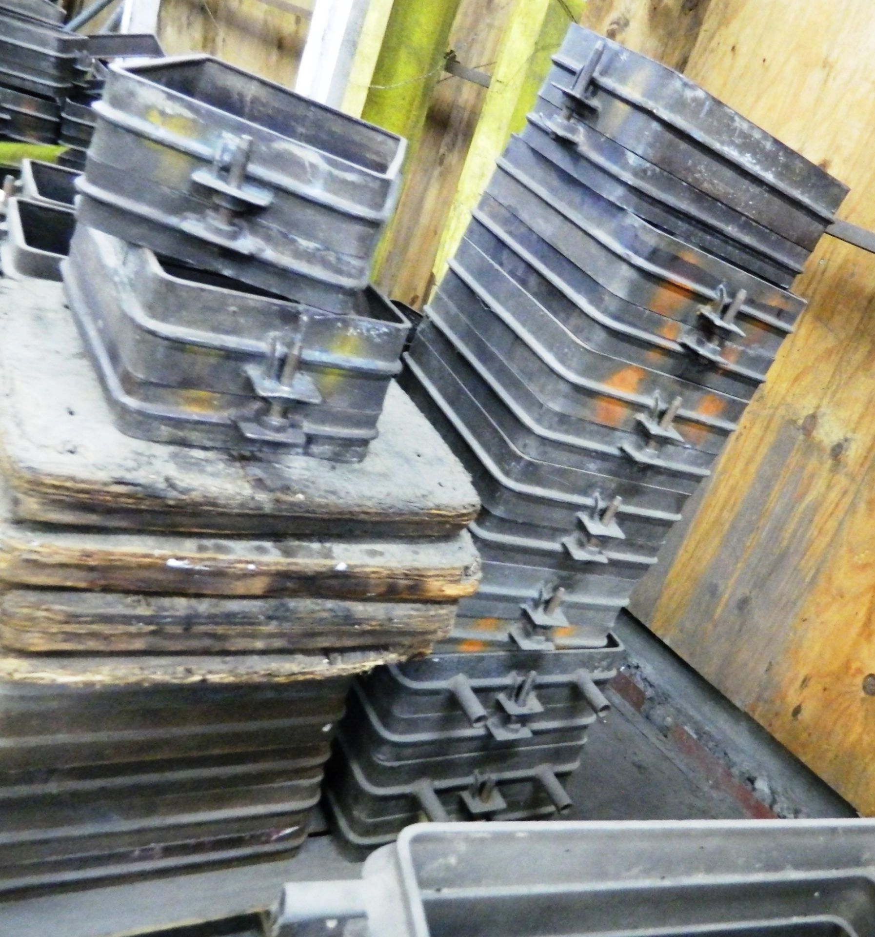 Steel molding boxes for floor, 22 x 13 (30 plus) - Image 2 of 2