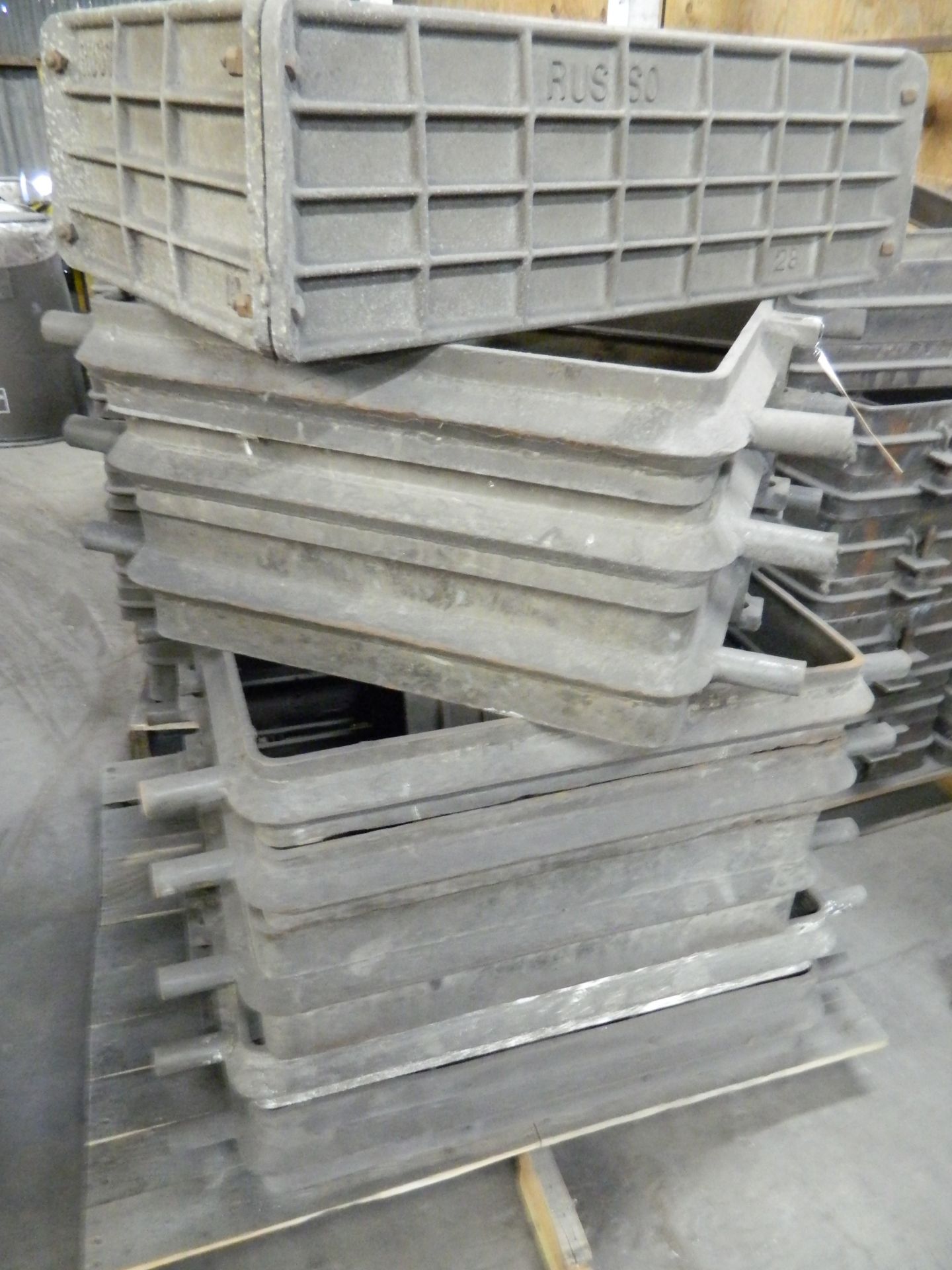 Steel molding boxes for floor, 16 x 28 (10 plus)