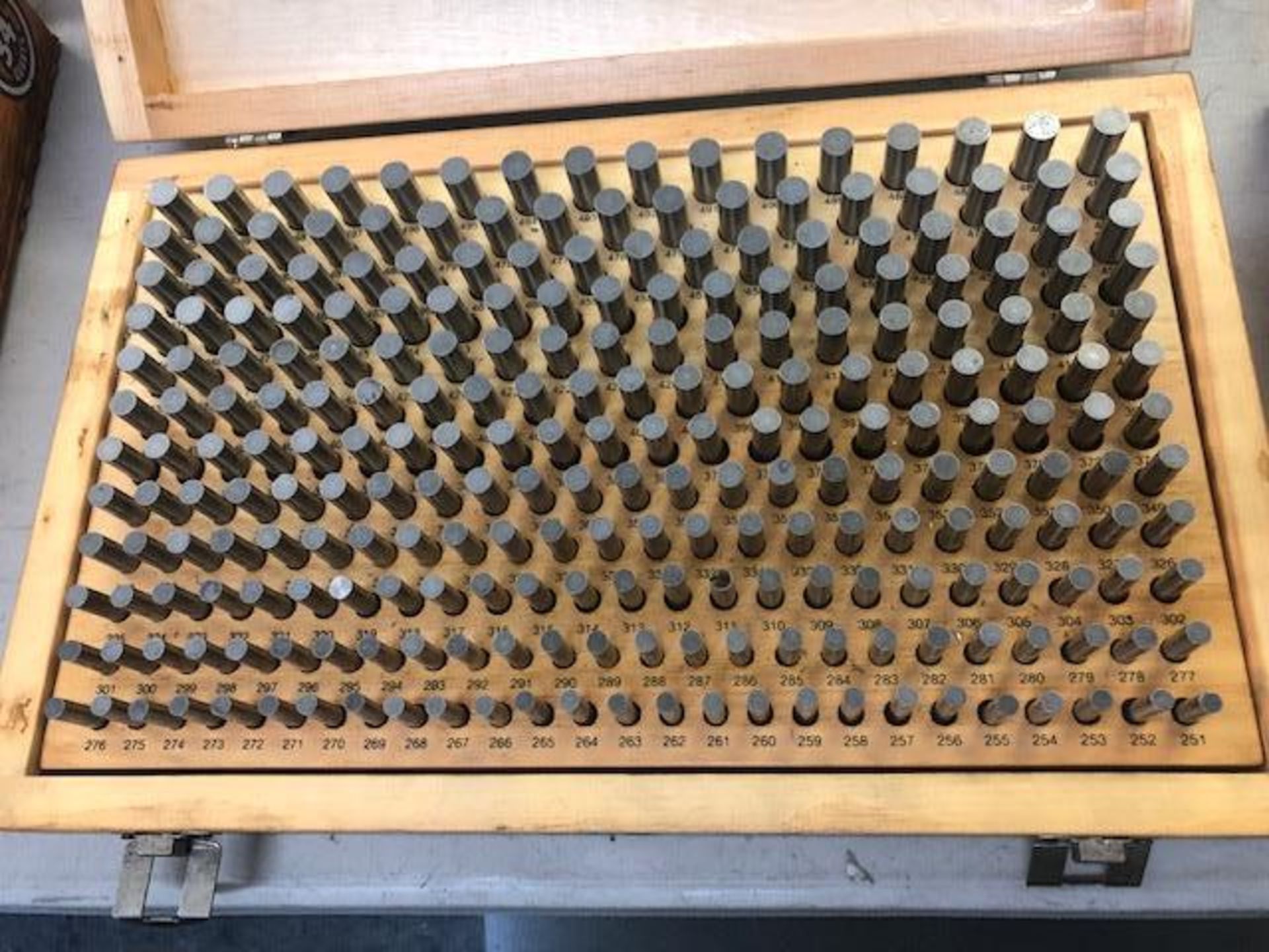 Meyer M-2 pin gage set in wooden box (.251-.500) - Image 2 of 2