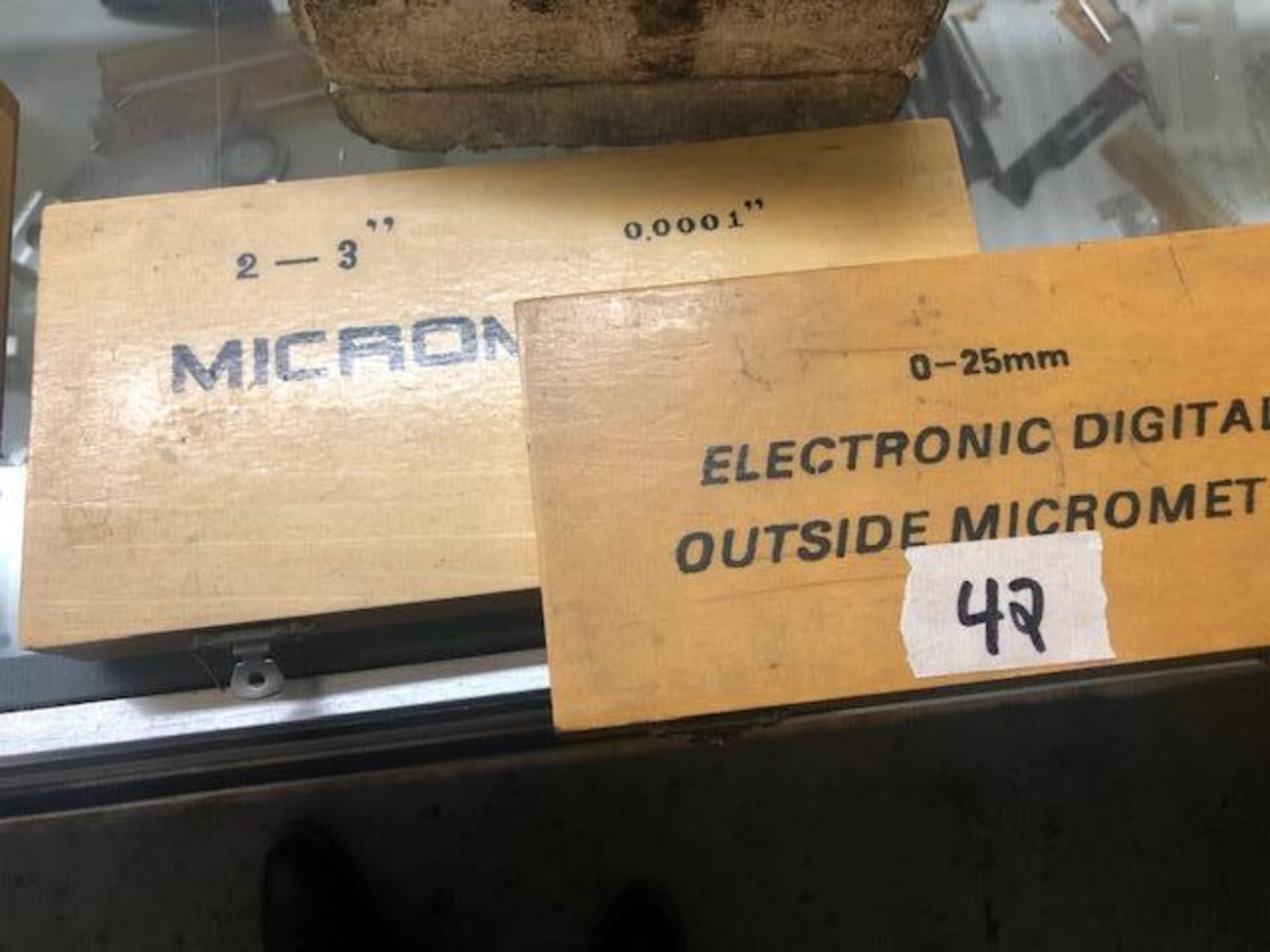 Electronic digital outside micrometer 0-25mm and micrometer (2"-3")