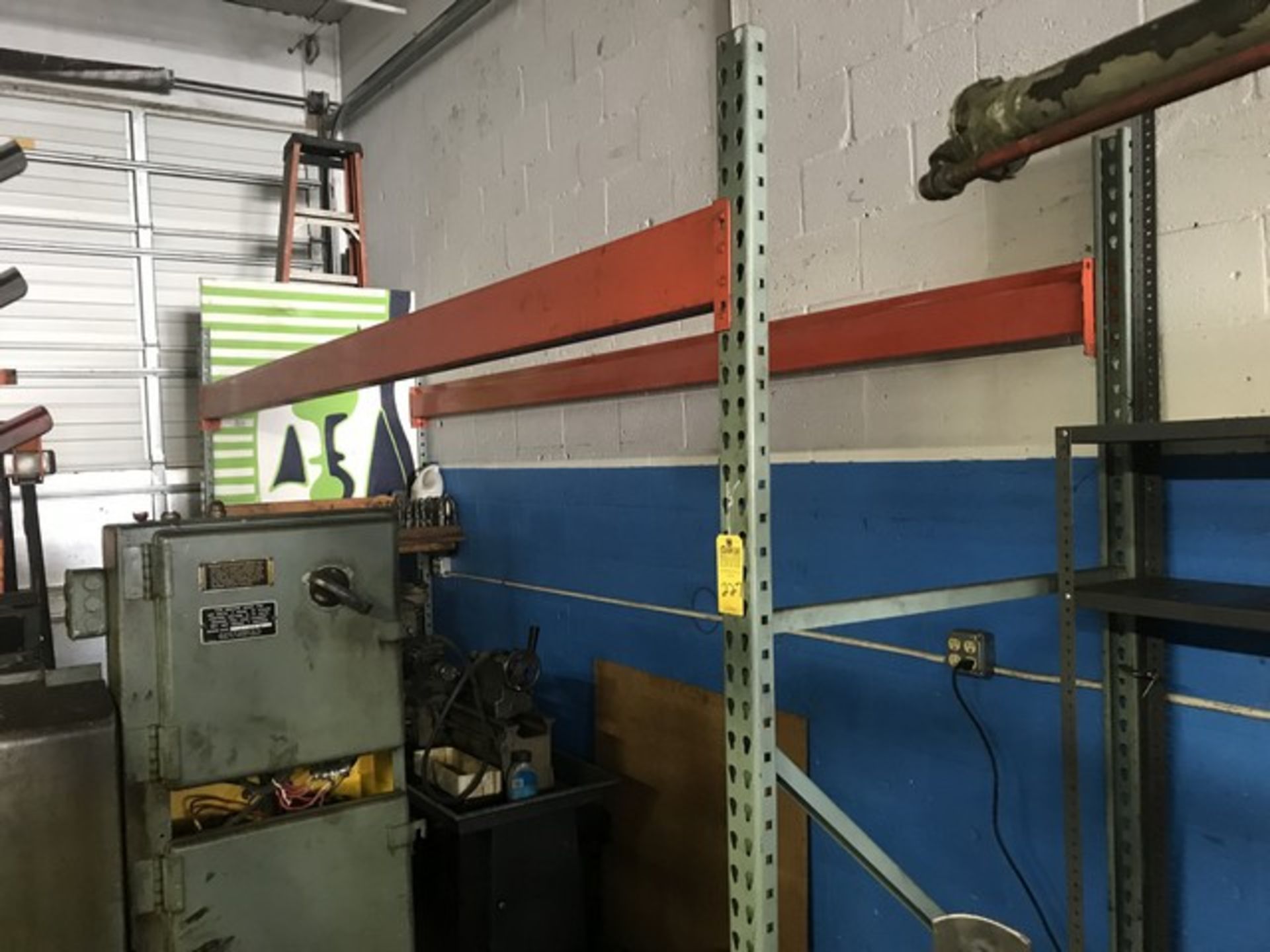 SECTION PALLET RACKING - 2- 8' UPRIGHTS / 2- 12' CROSSBEAMS