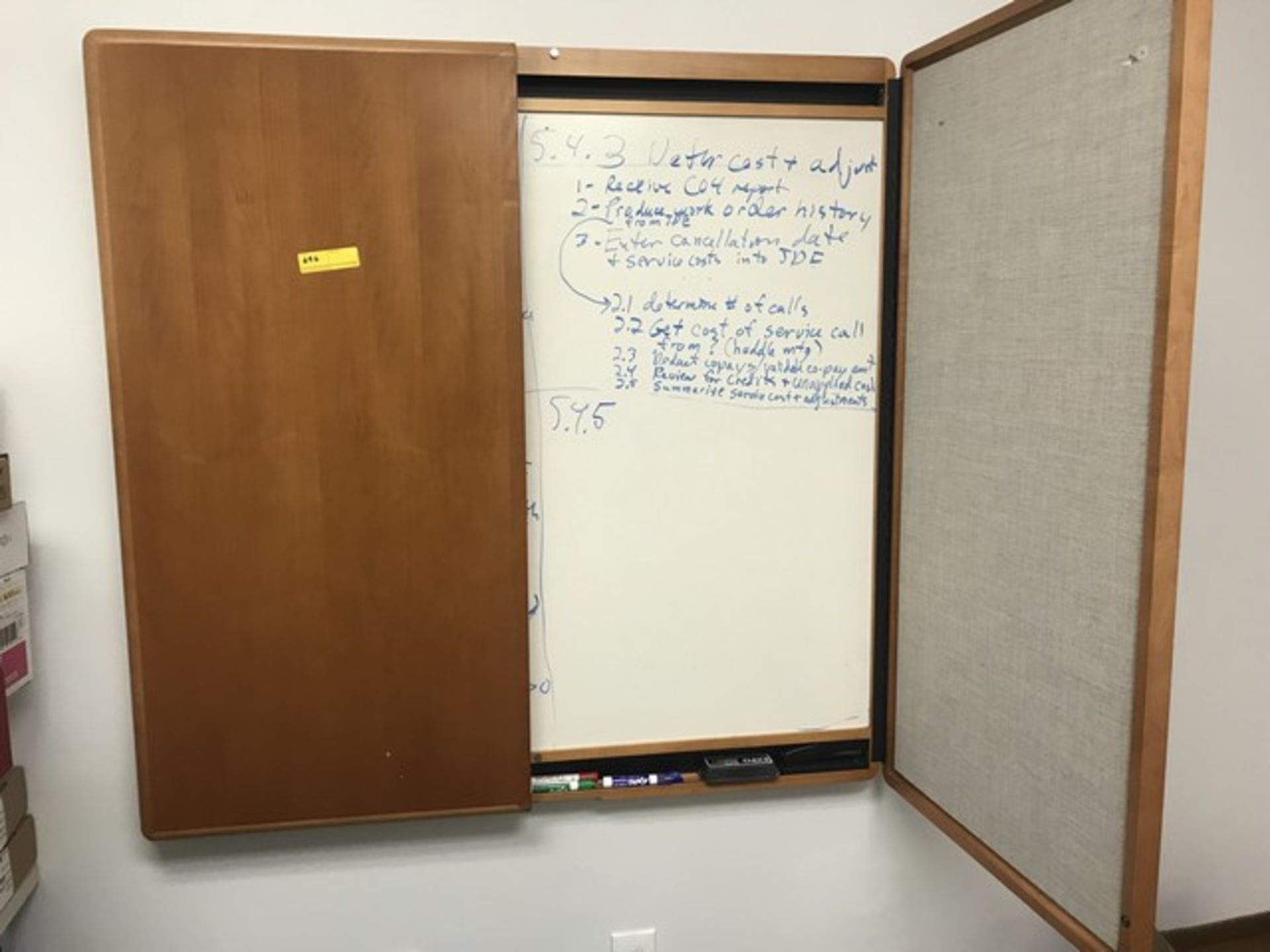 WOOD DISPLAY / WHITE BOARD