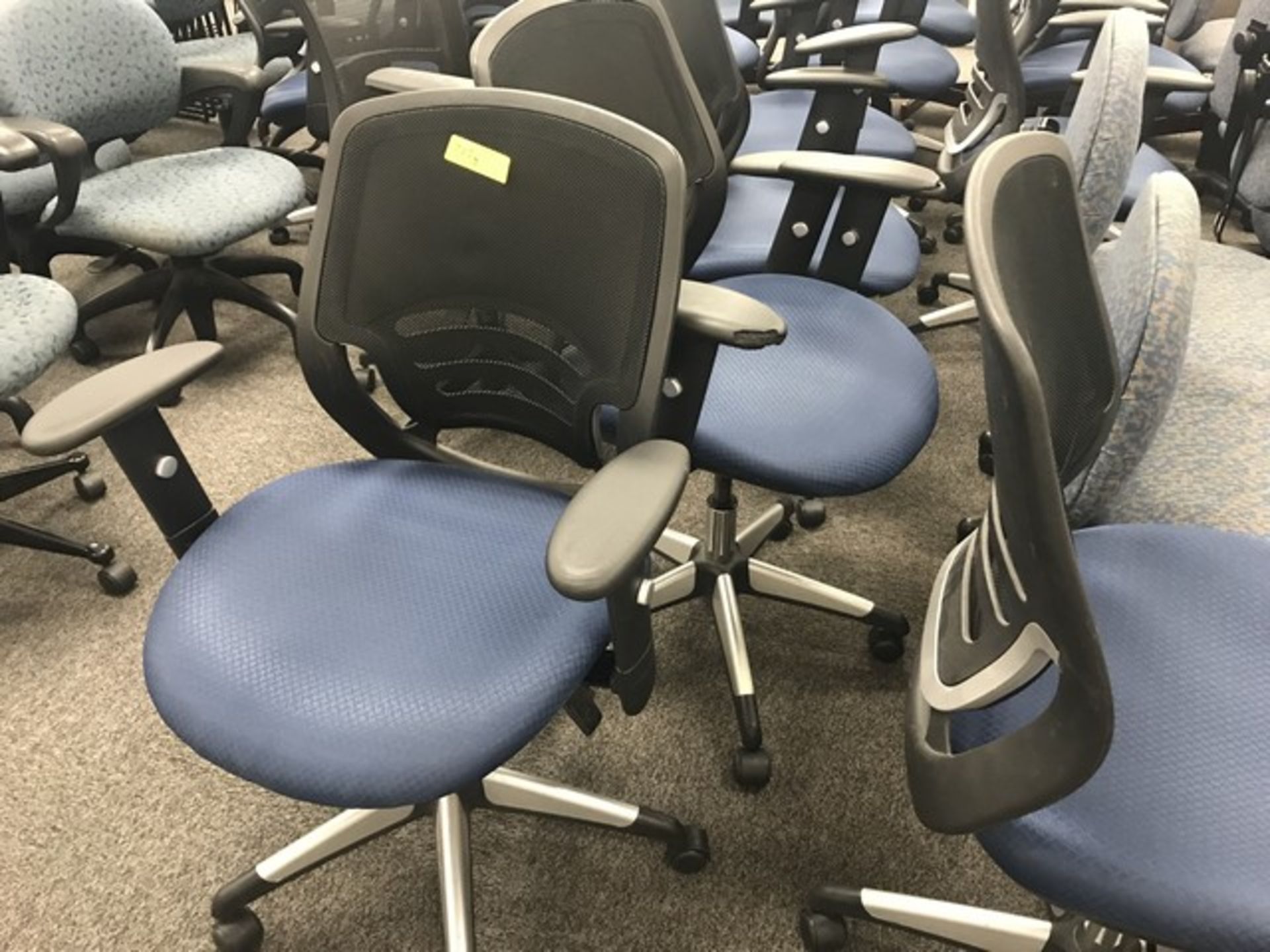 ASSORTED BLUE / BLACK OFFICE CHAIRS