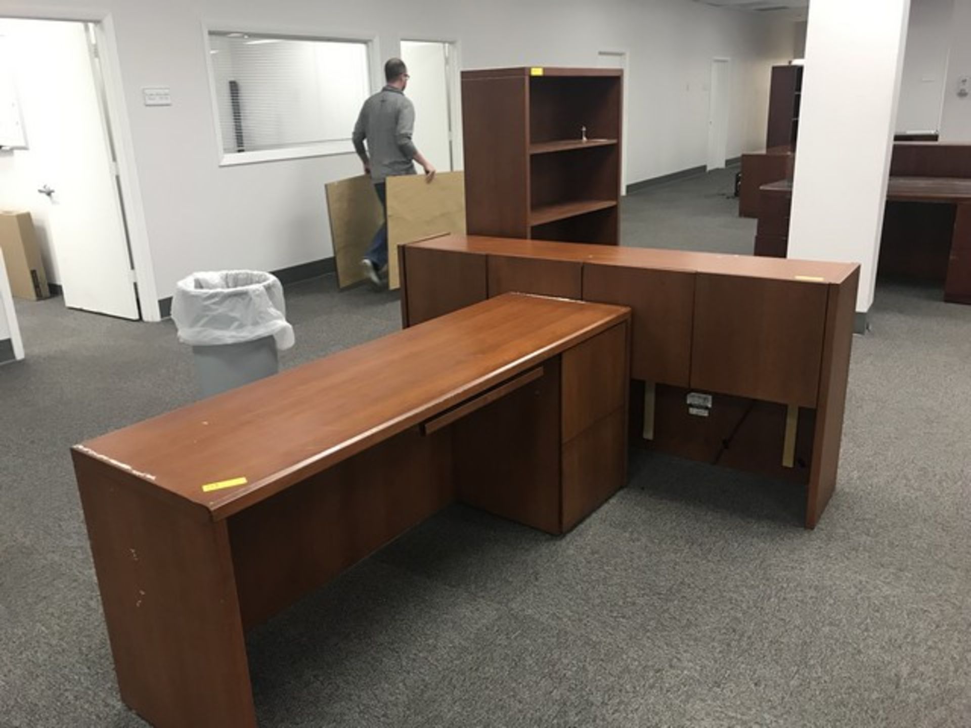 LOT OFFICE SUITE - DESK / HUTCH / BOOKCASE