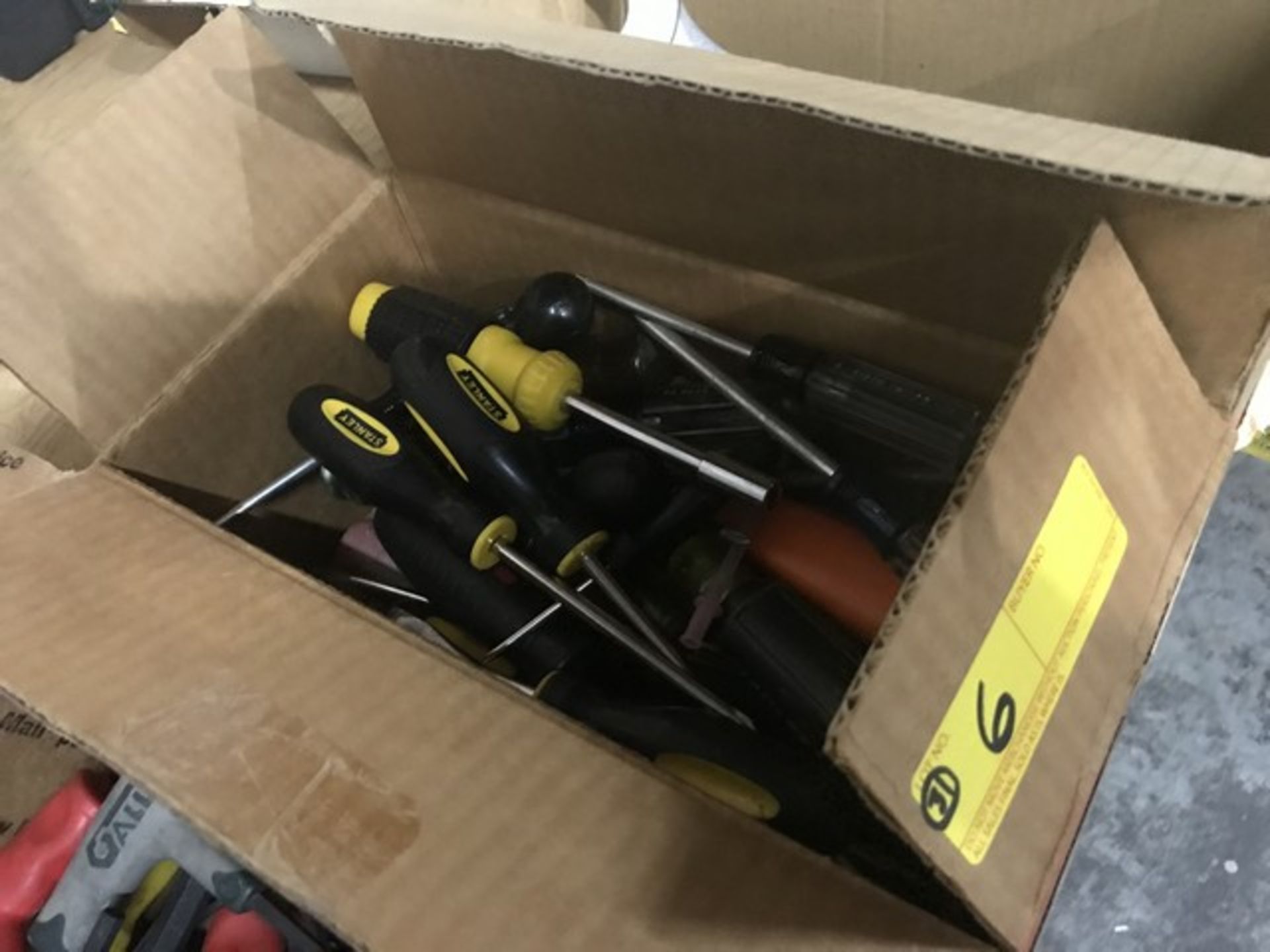 ASSORTED SCREW DRIVERS