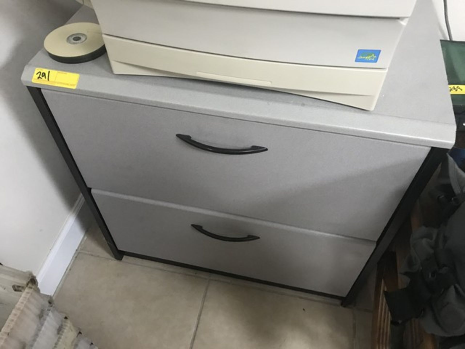 FILE CABINET WITH 2 DRAWERS