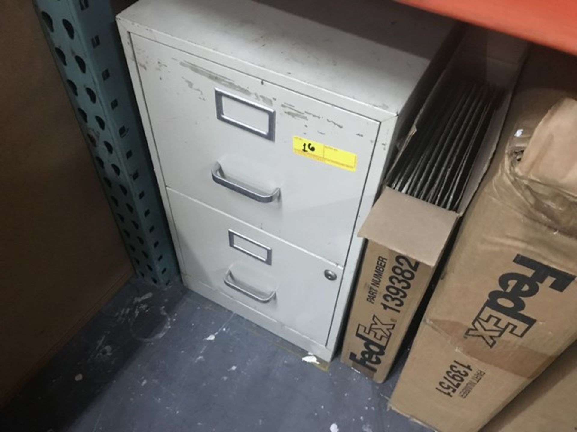 FILE CABINET WITH 2 DRAWERS