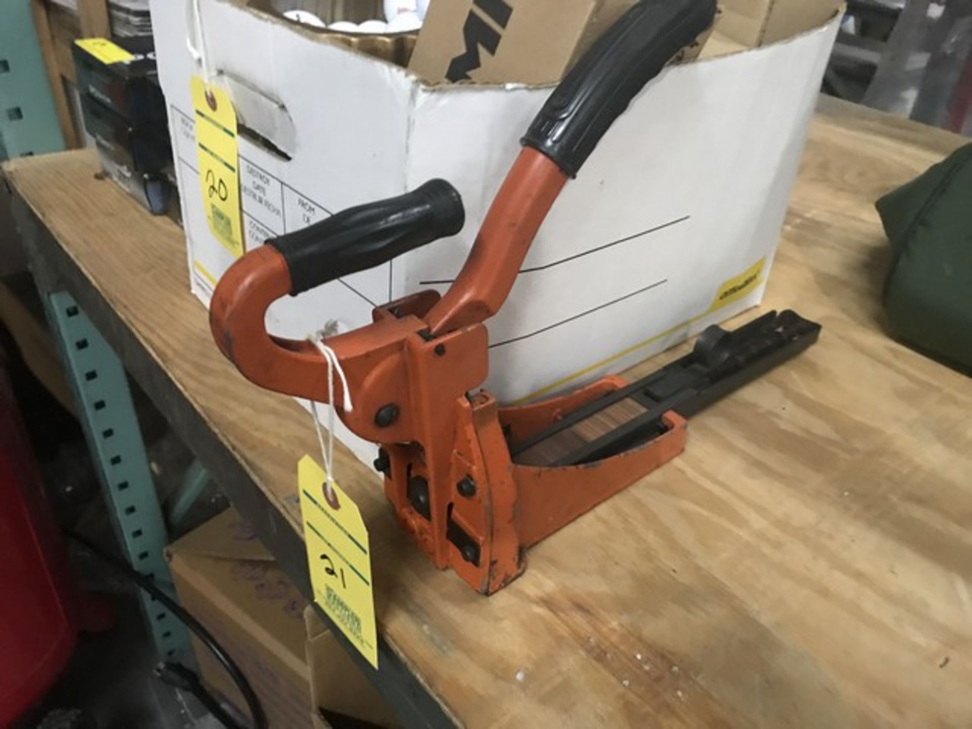 CARTON STAPLER