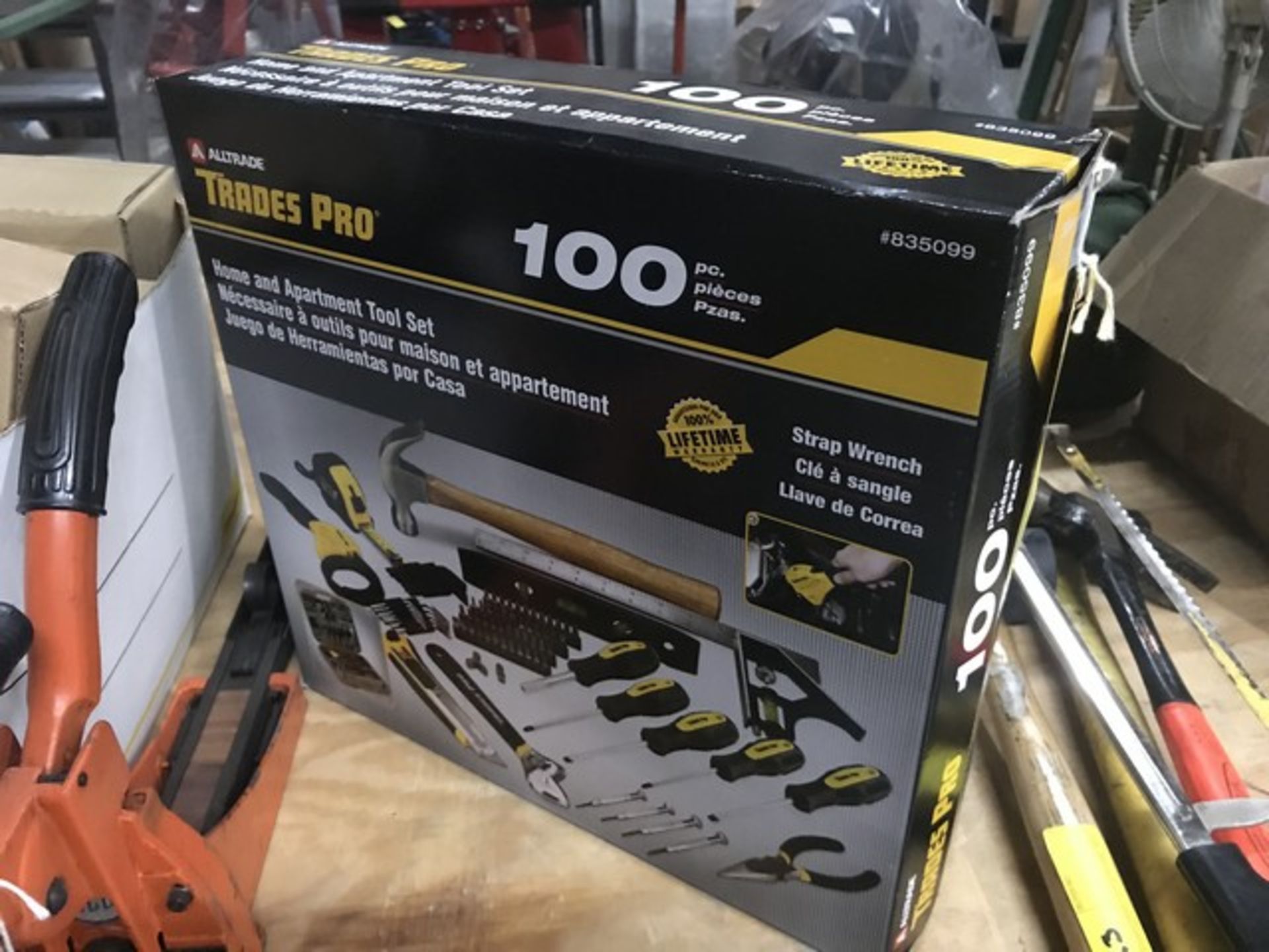 100 PIECE TOOL SET (NEW IN BOX)