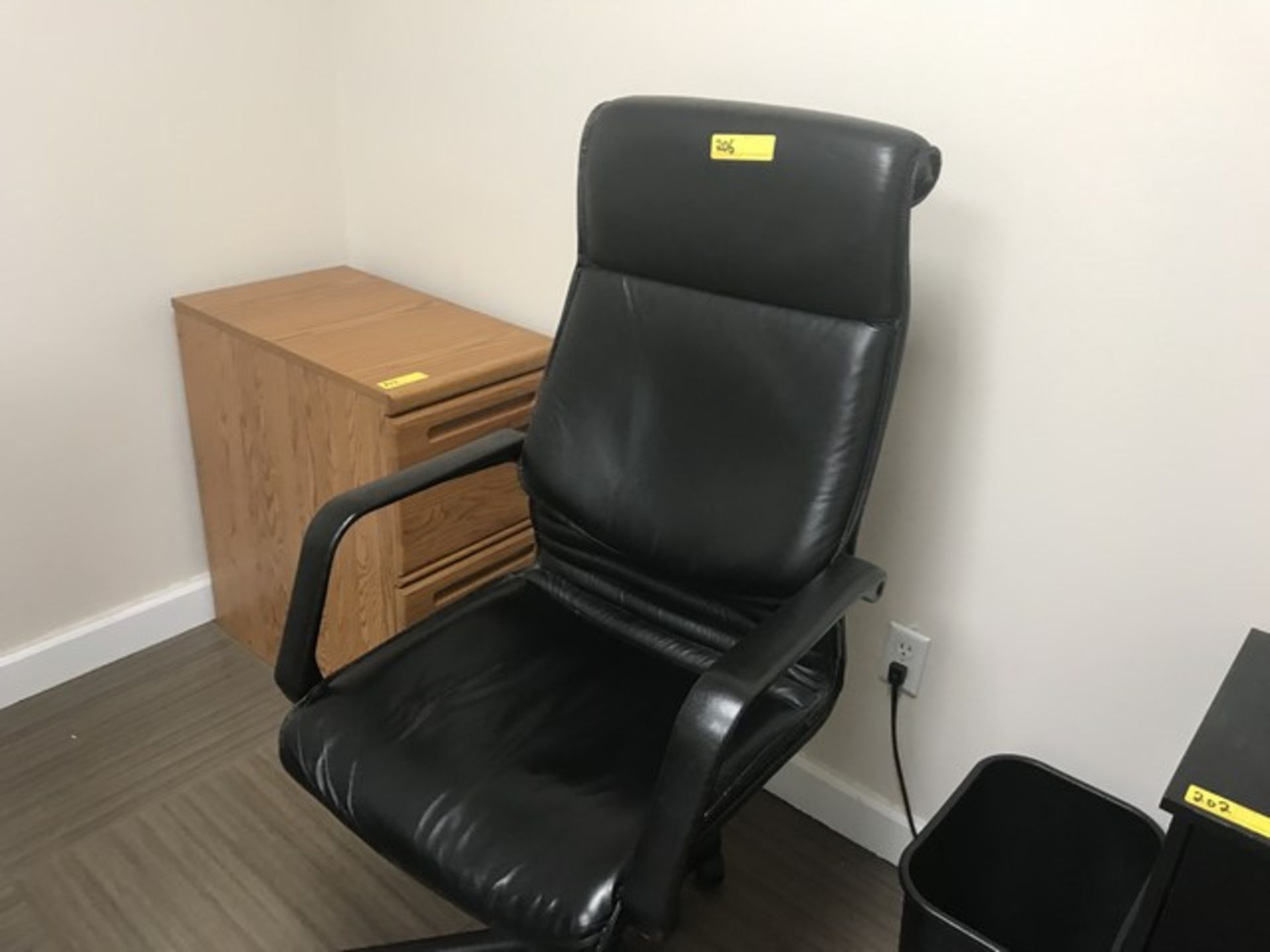 BLACK LEATHER OFFICE CHAIR