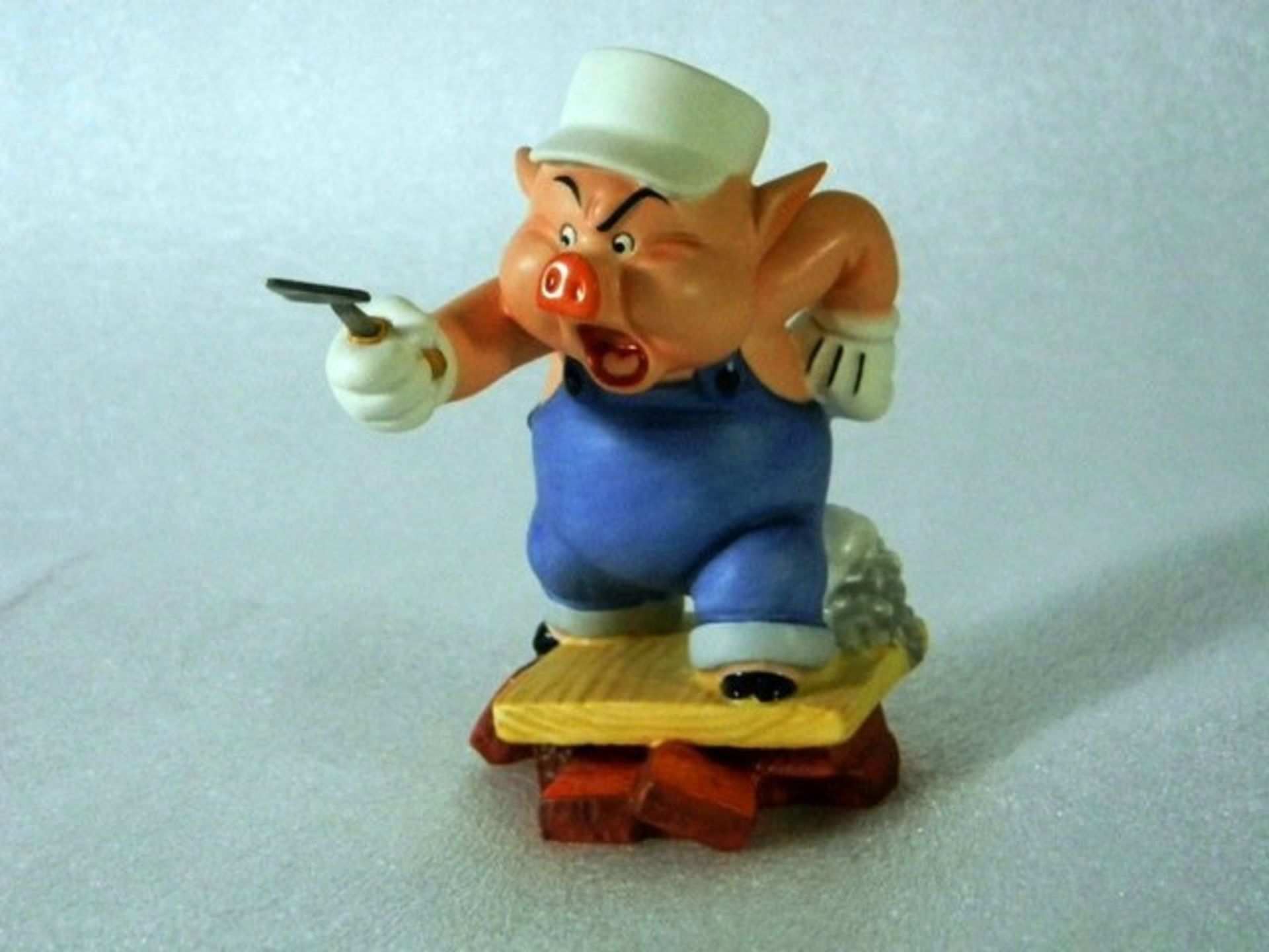 WALT DISNEY COLLECTIBLE - PRACTICAL PIG (FOB HOLLYWOOD, FL)