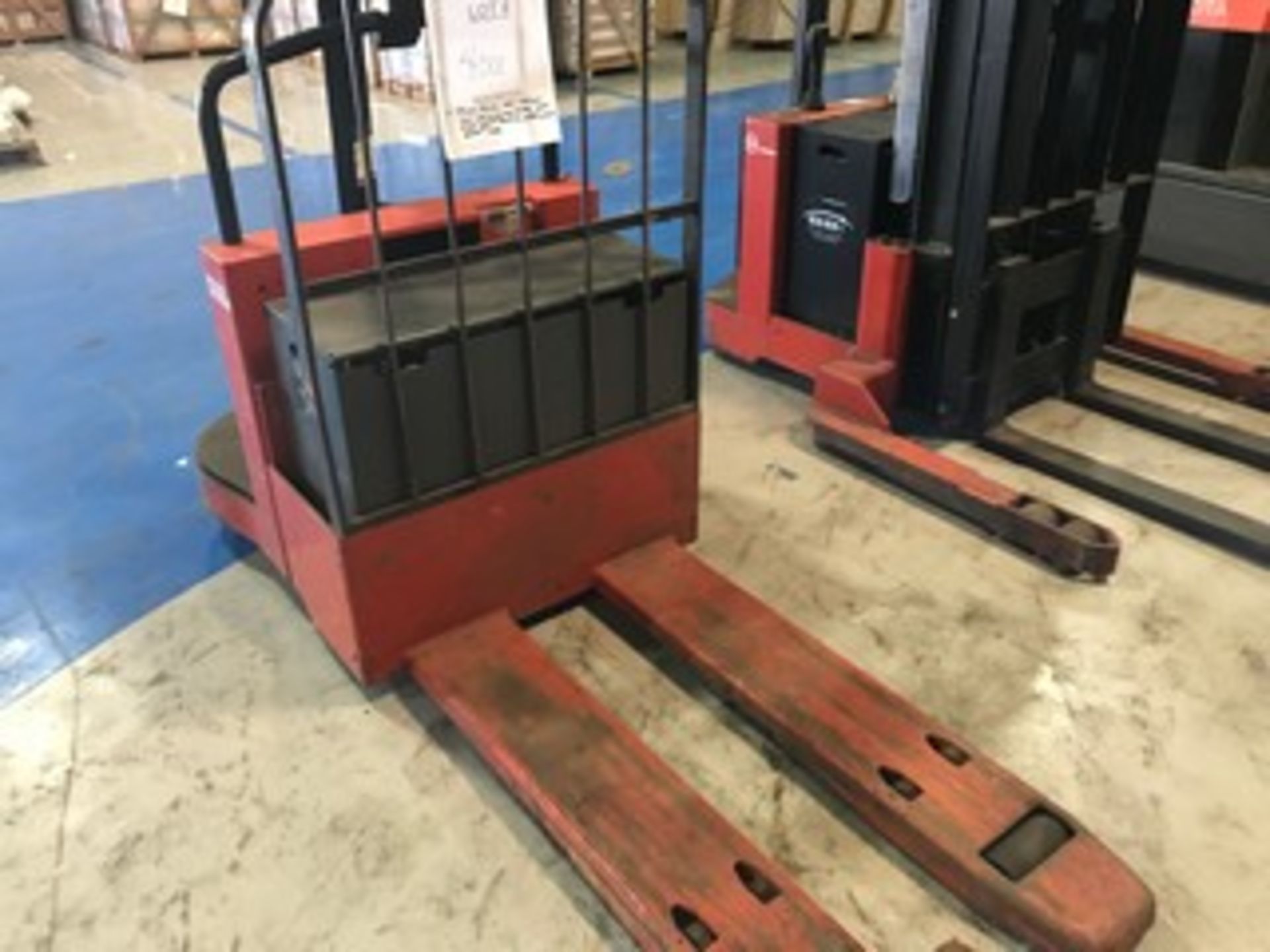 PRIME MOVER HMX65 WALK-BEHIND PALLET JACK - ELECTRIC / 24V / 6500LB CAPACITY - Image 2 of 5