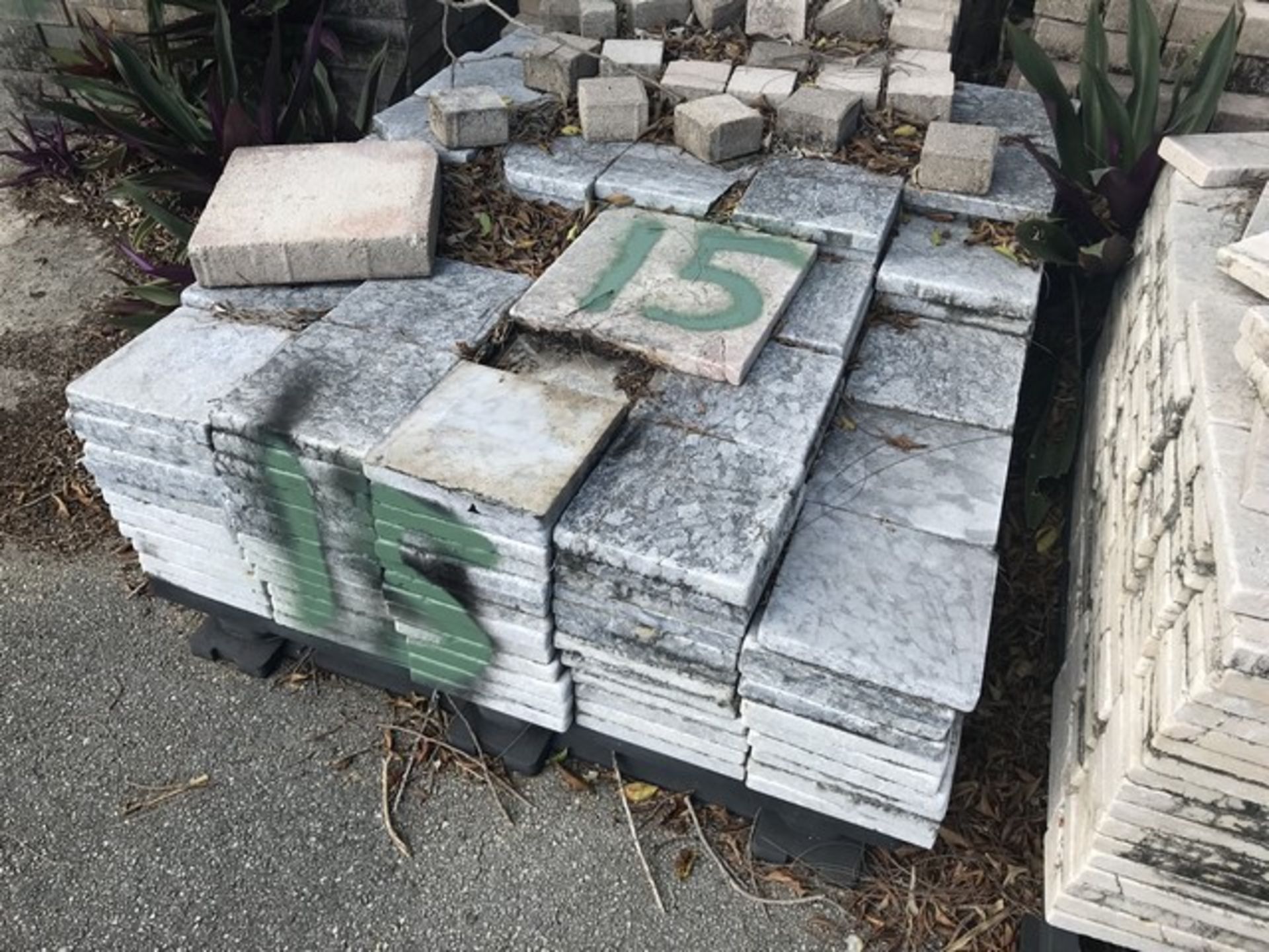 PALLET ASSORTED PAVERS