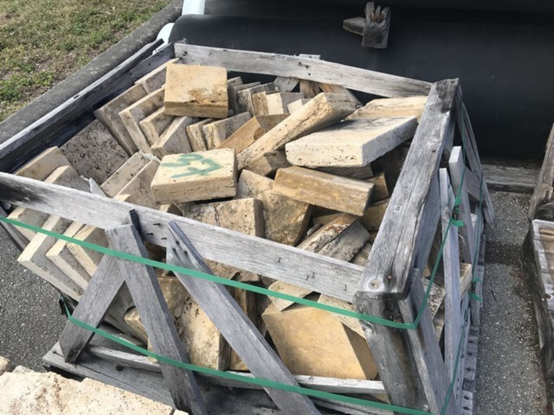 PALLET ASSORTED PAVERS