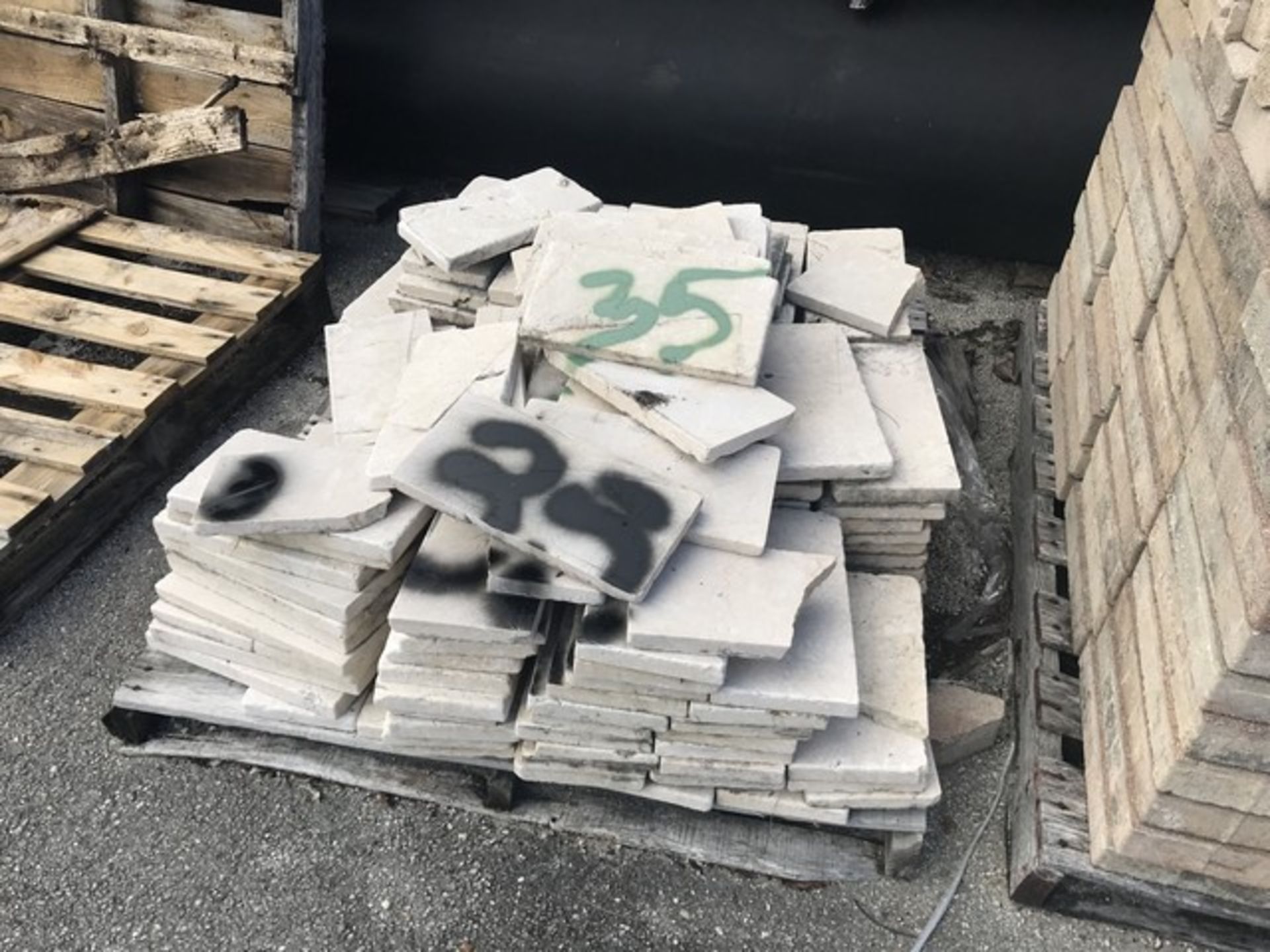 PALLET ASSORTED PAVERS