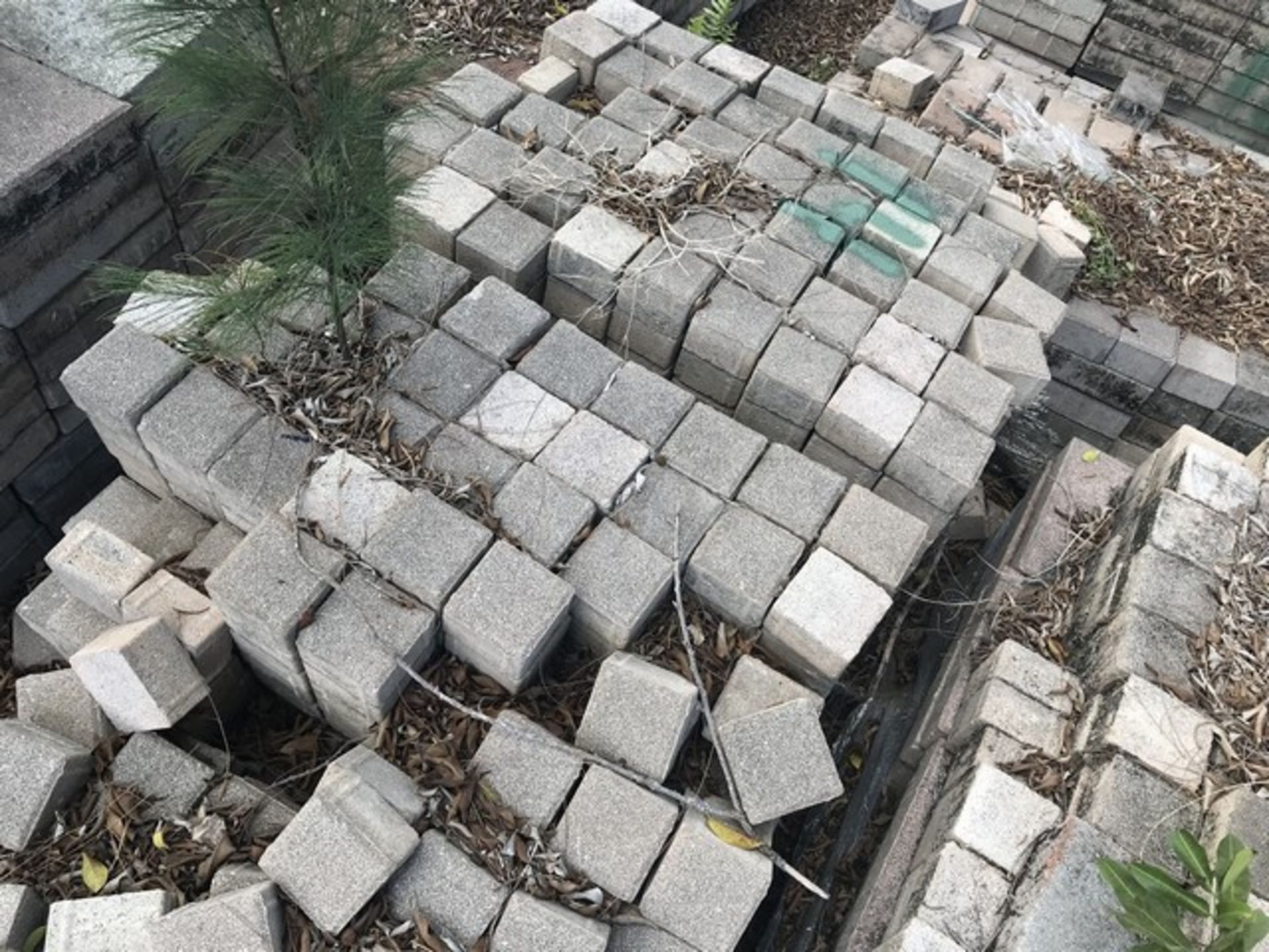 PALLET 4x4 PAVERS - 905 PIECES