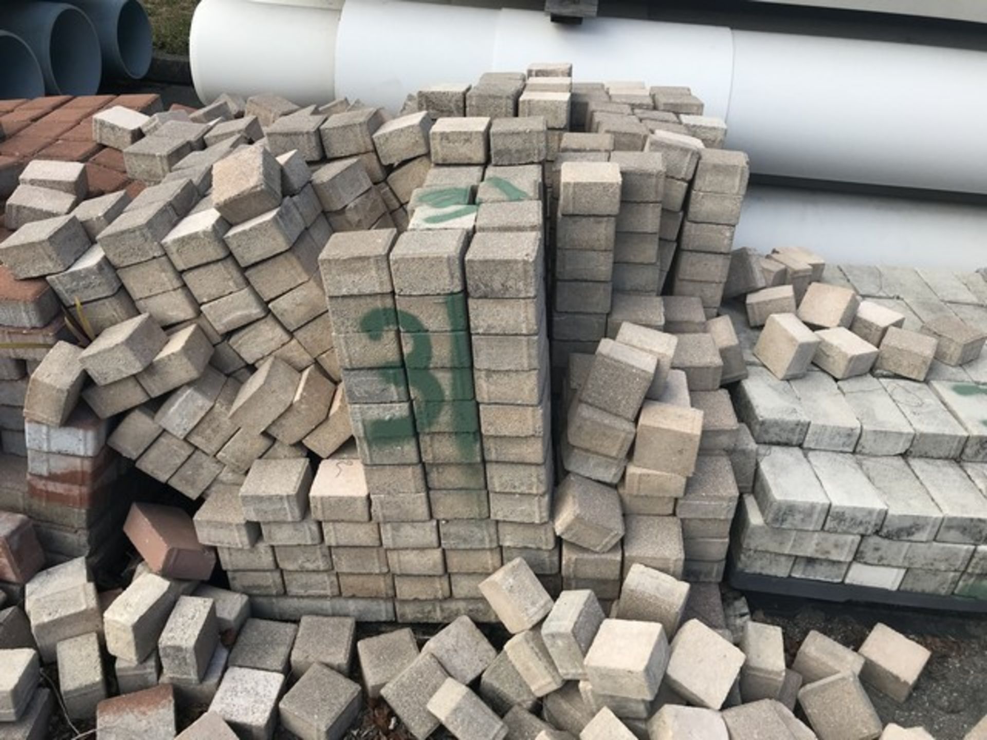 PALLET 4x4 PAVERS - Image 2 of 2